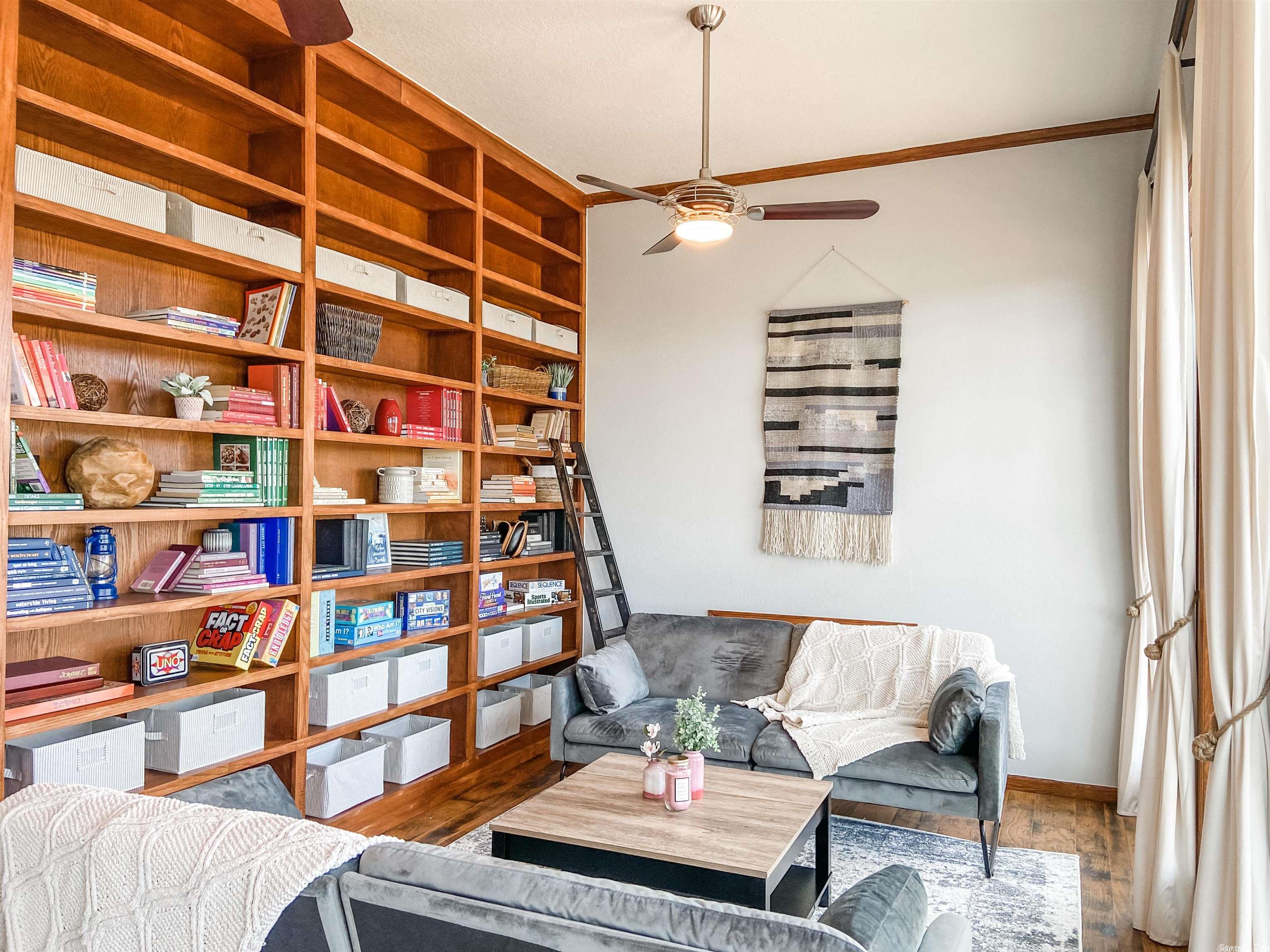 COWHIDE COVE HOME - Residential