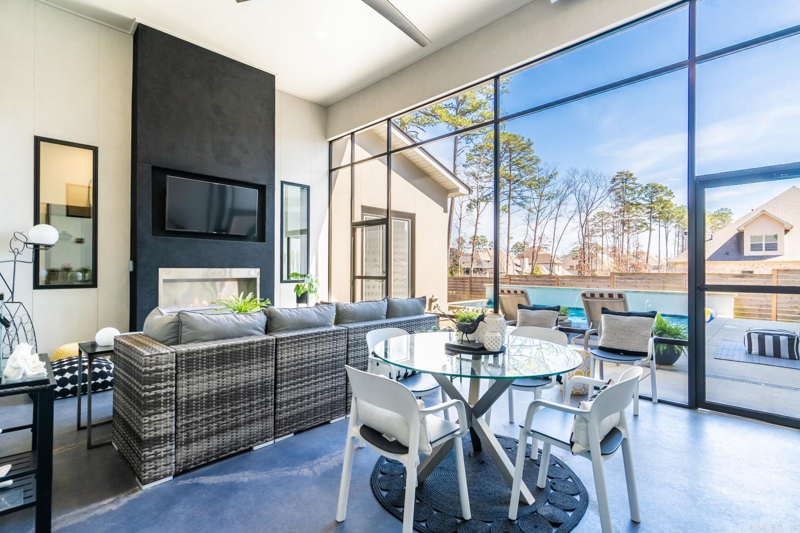 CHENAL VALLEY "ENSBURY PLACE" - Residential
