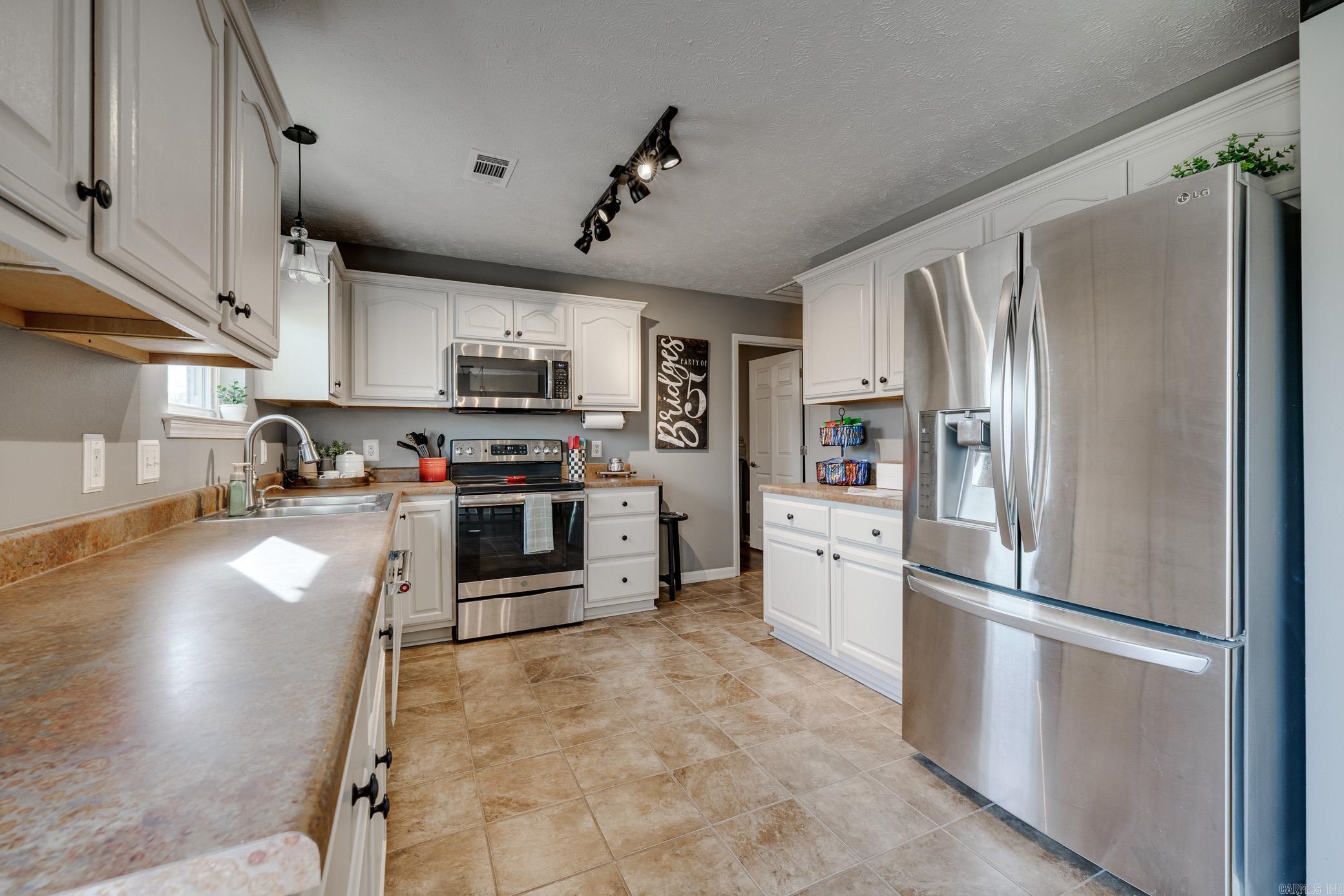 JUSTIN PLACE - Residential