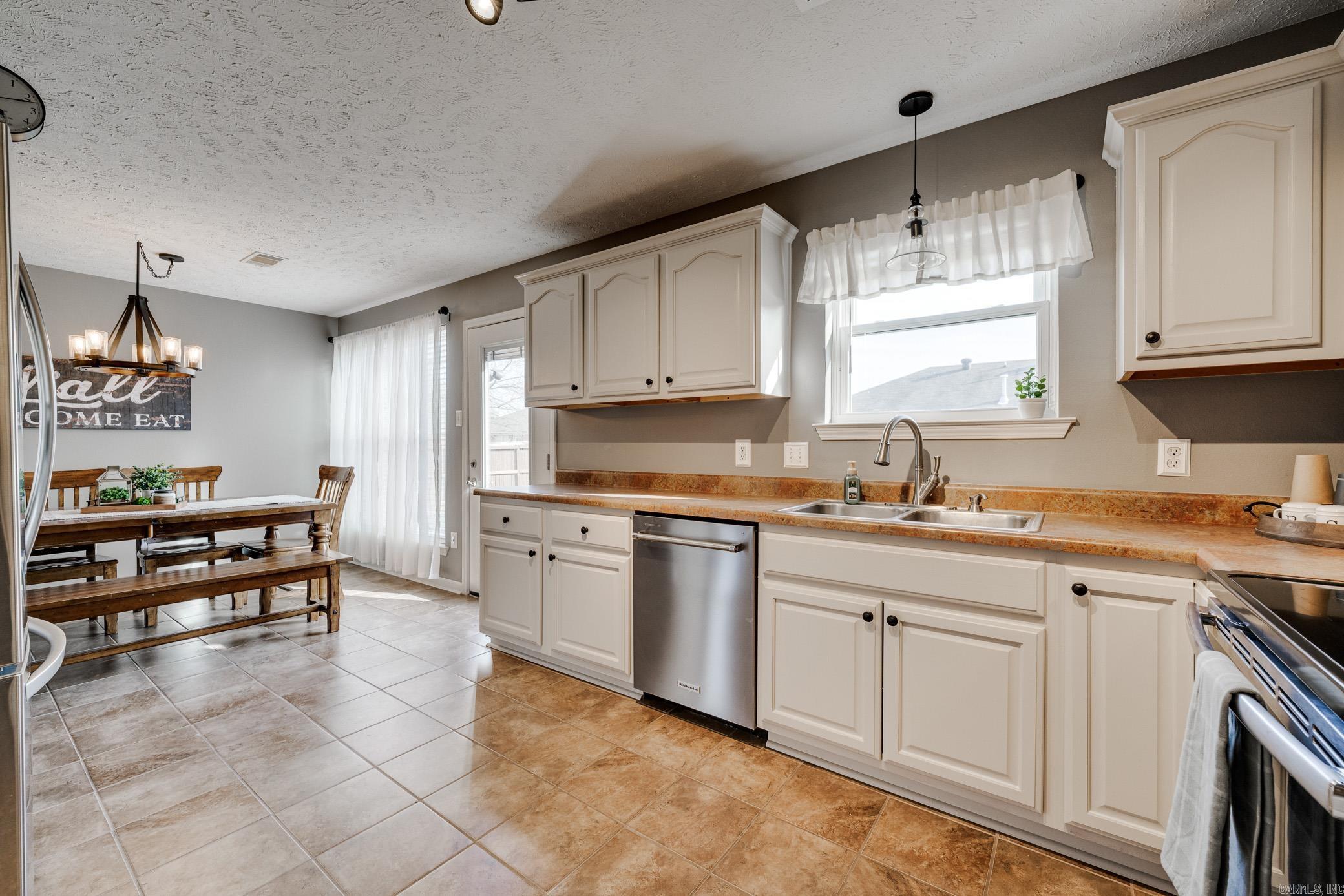 JUSTIN PLACE - Residential