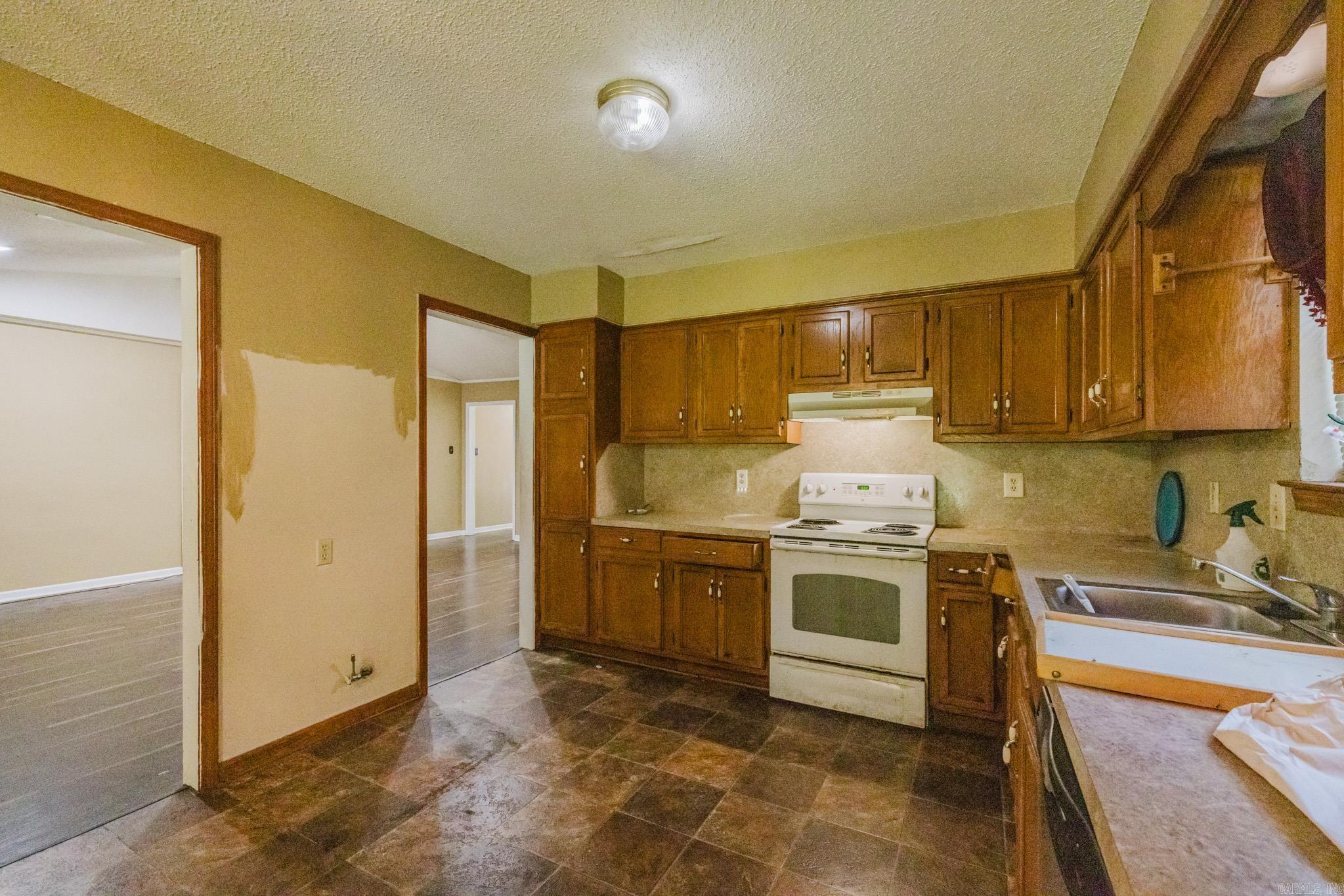 TWIN LAKES - Residential