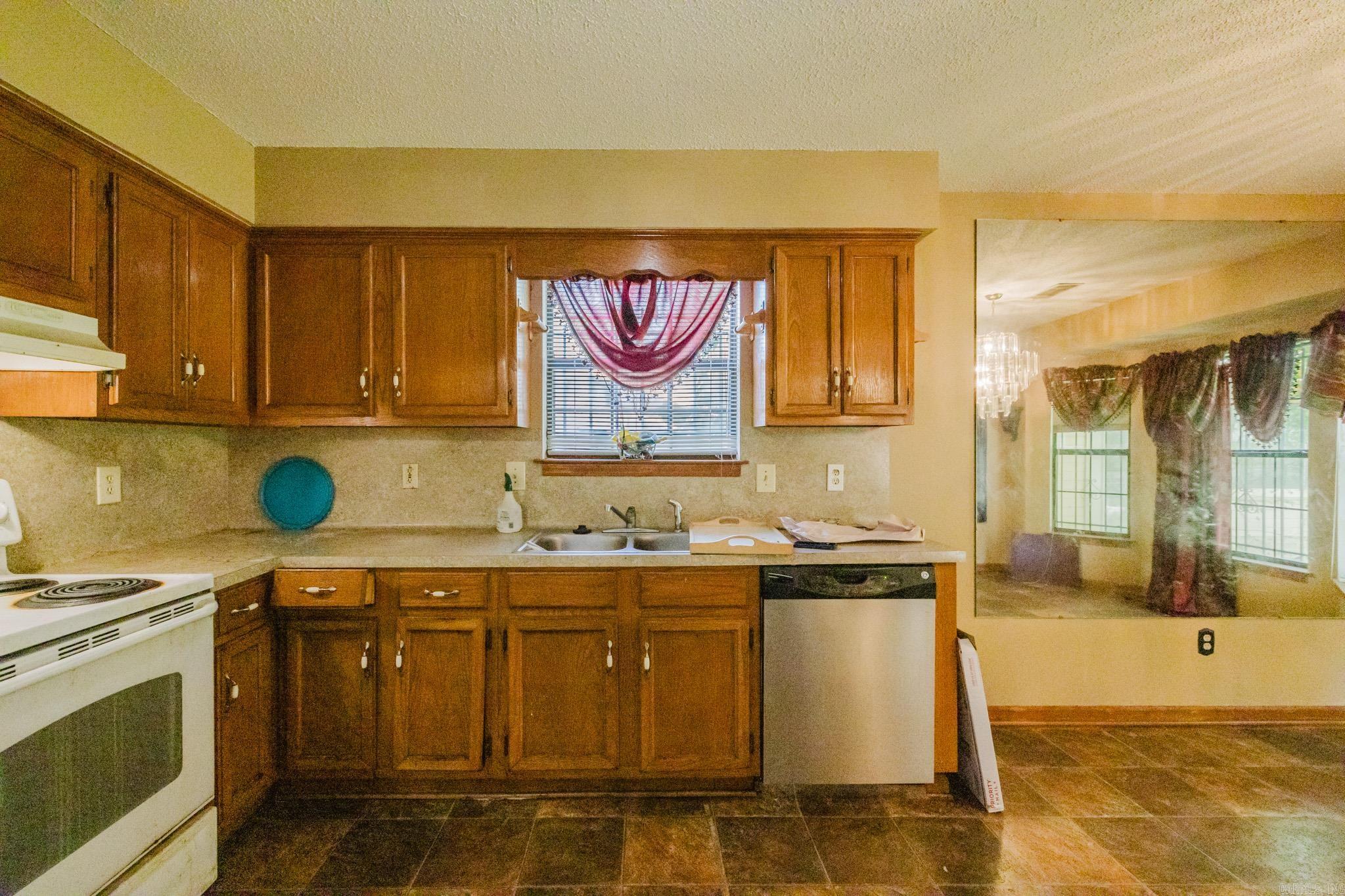 TWIN LAKES - Residential