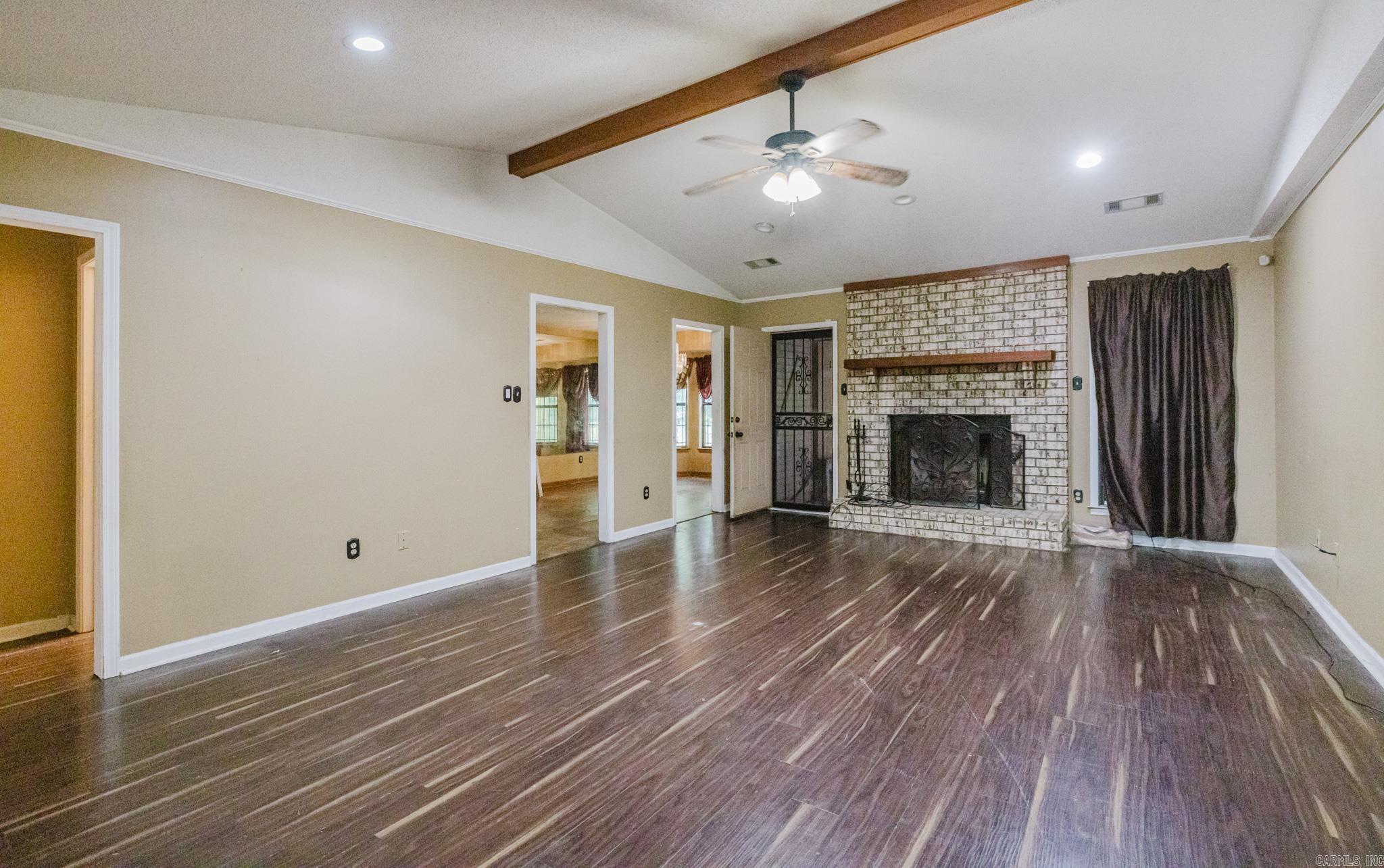 TWIN LAKES - Residential
