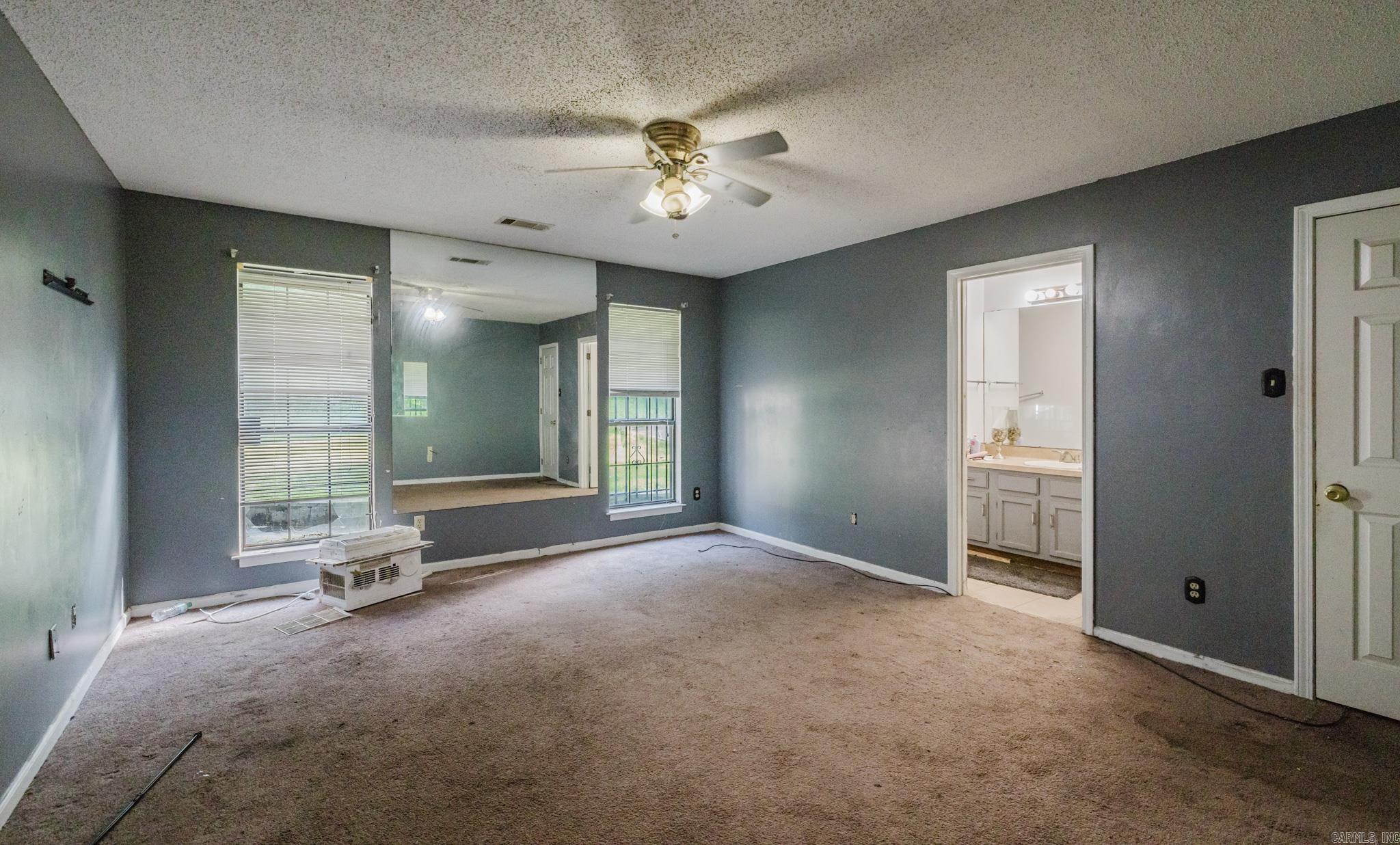 TWIN LAKES - Residential