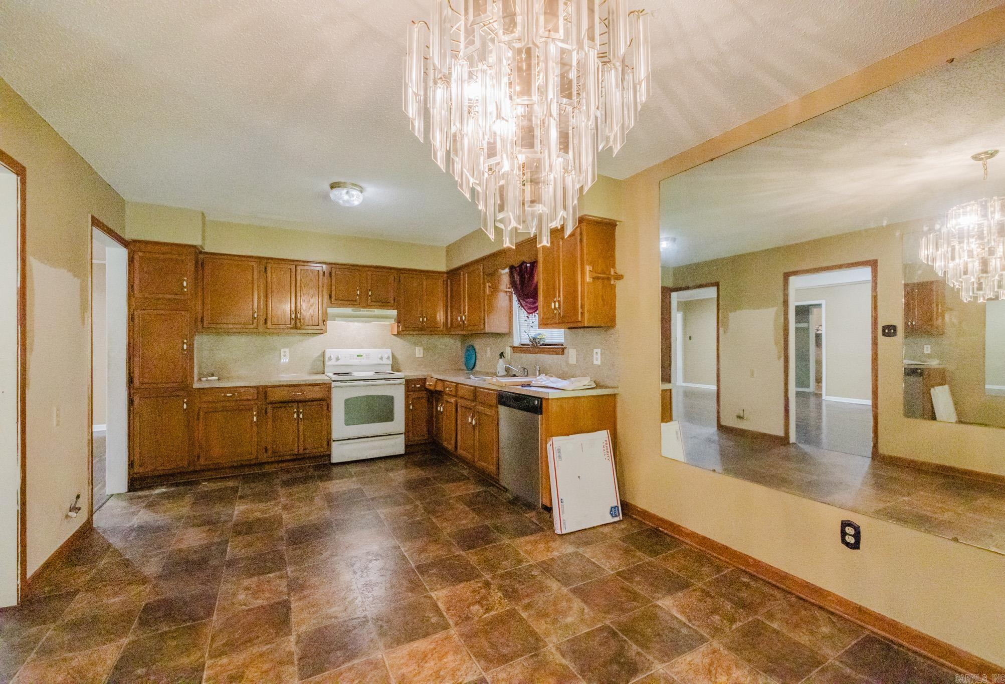 TWIN LAKES - Residential