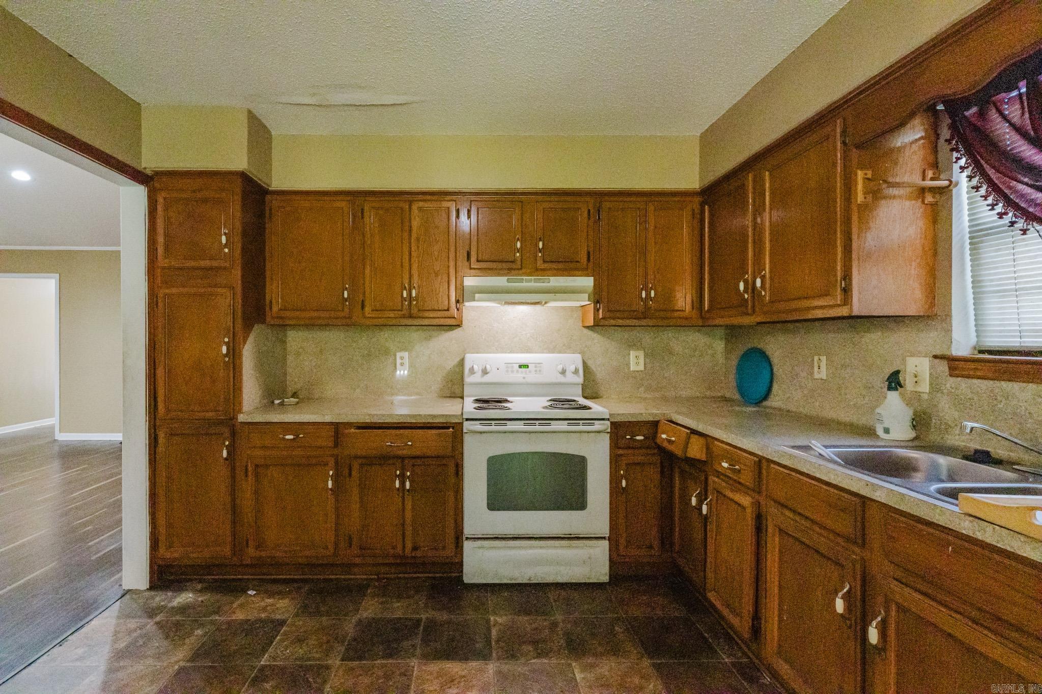 TWIN LAKES - Residential