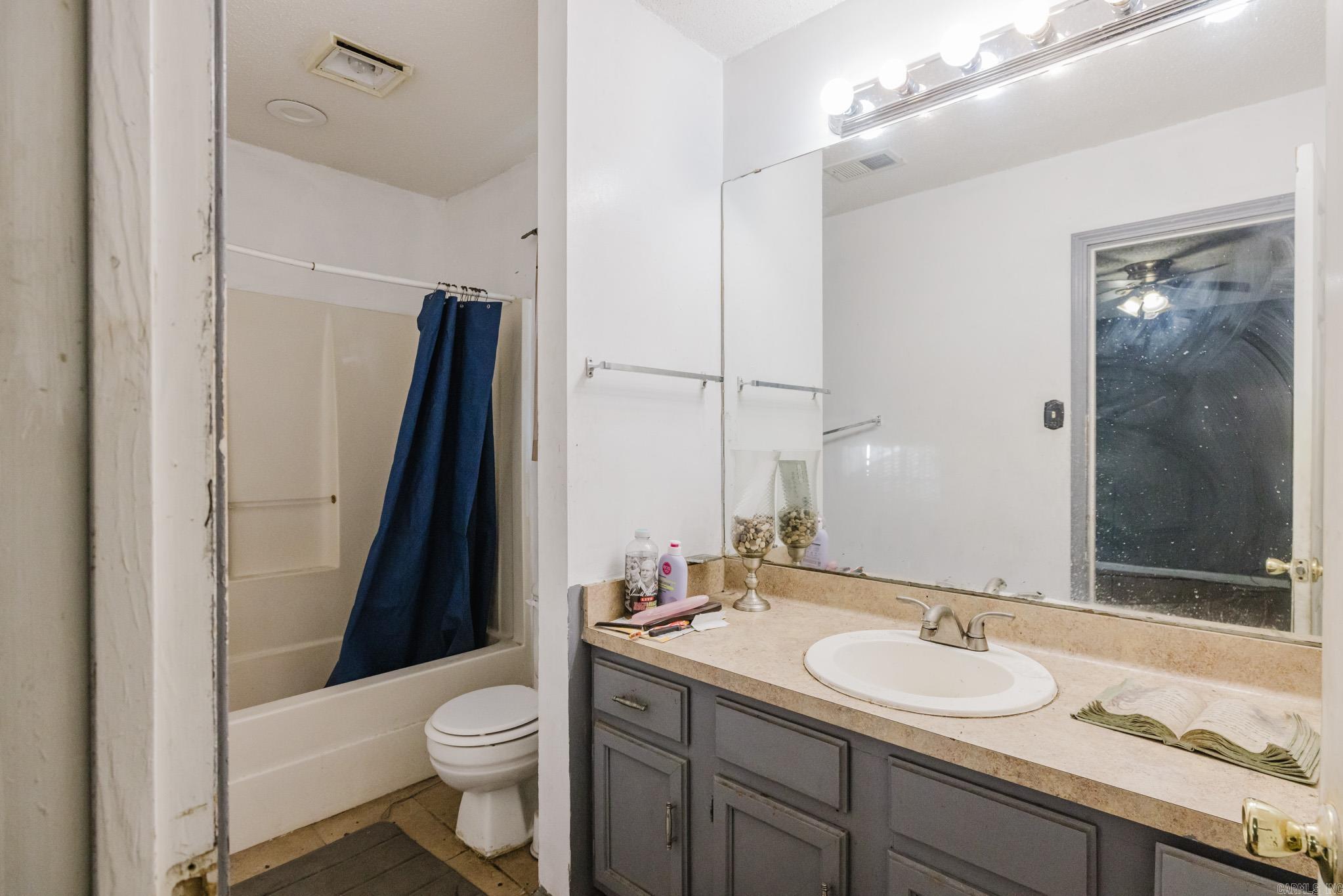 TWIN LAKES - Residential