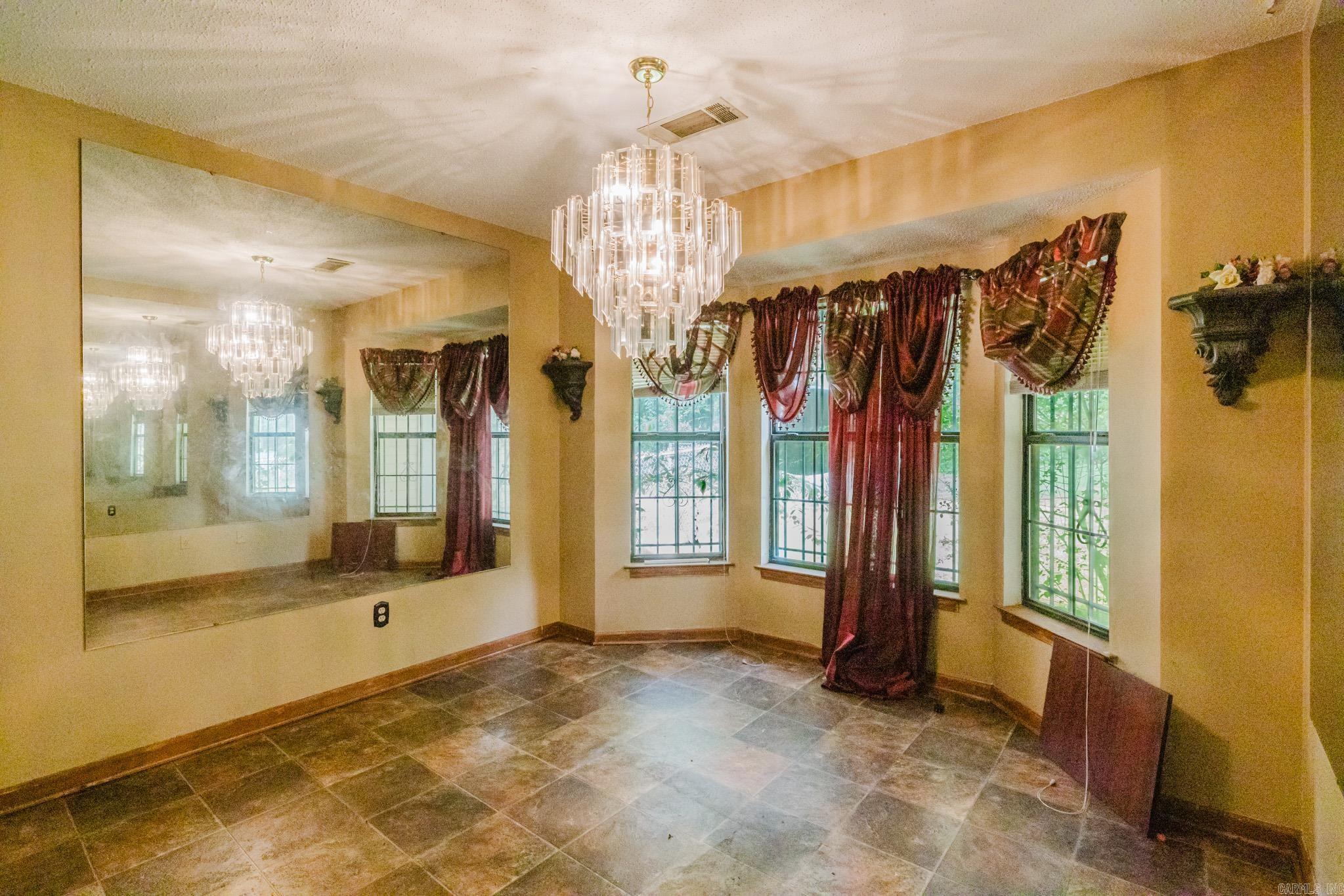 TWIN LAKES - Residential