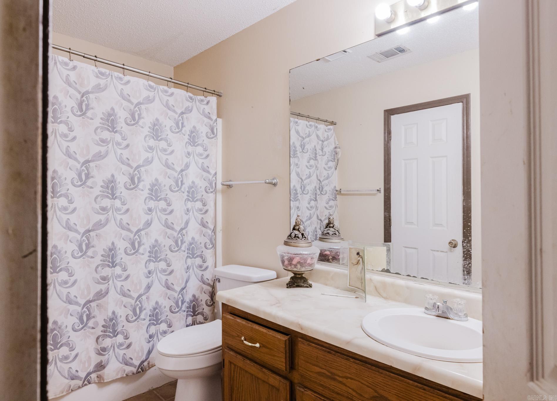 TWIN LAKES - Residential