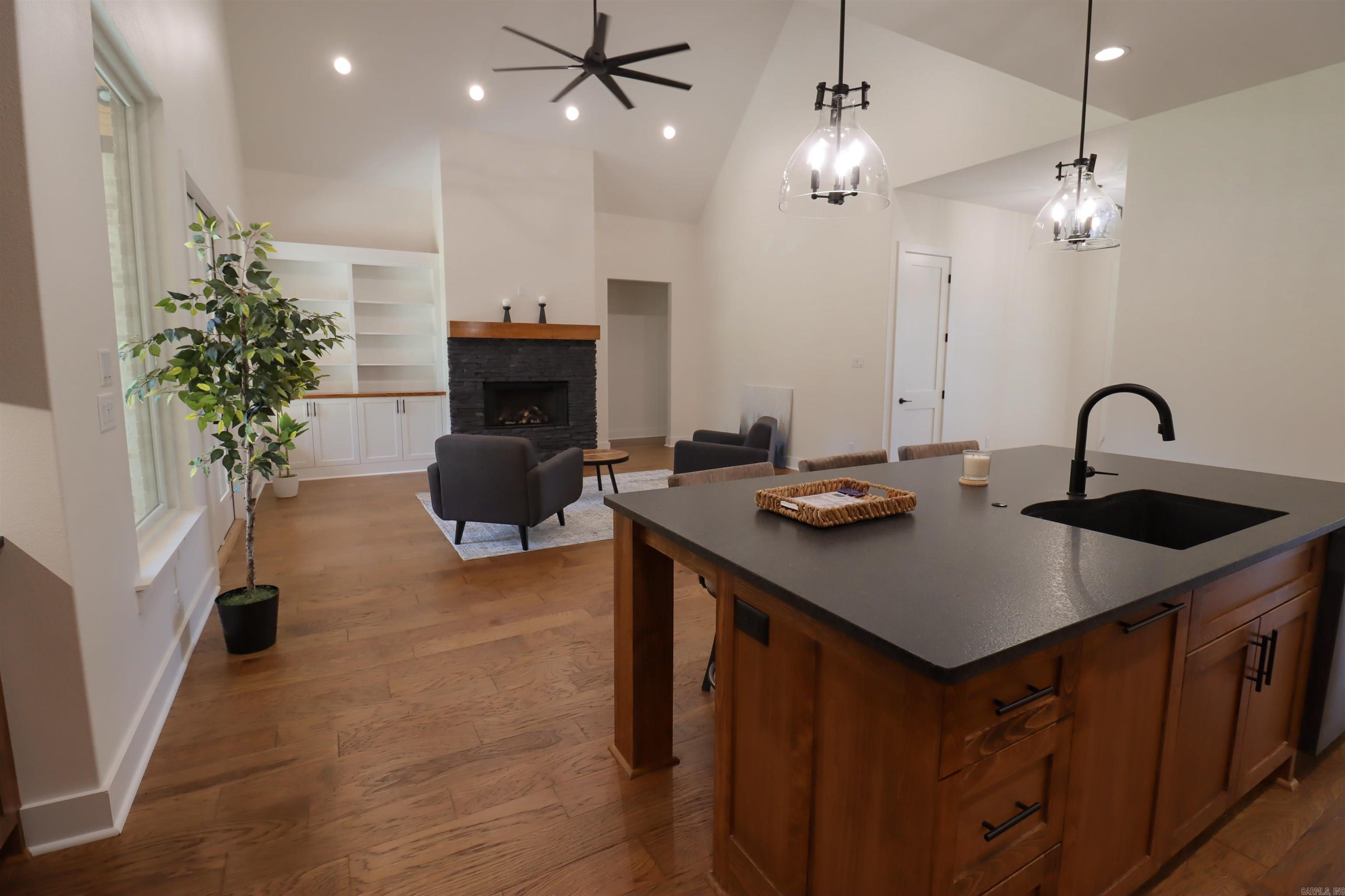 AVILLA MANOR - Residential