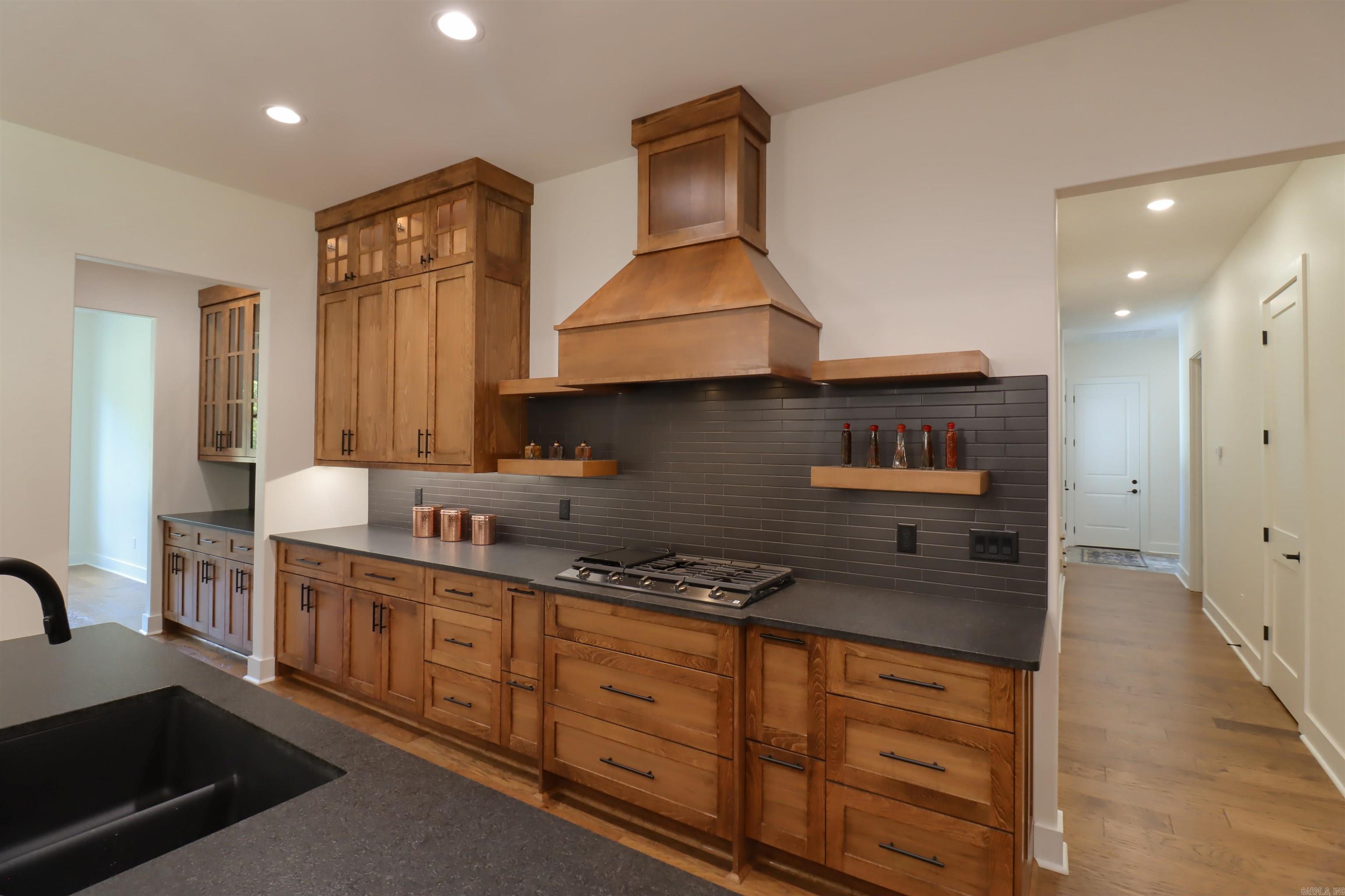 AVILLA MANOR - Residential