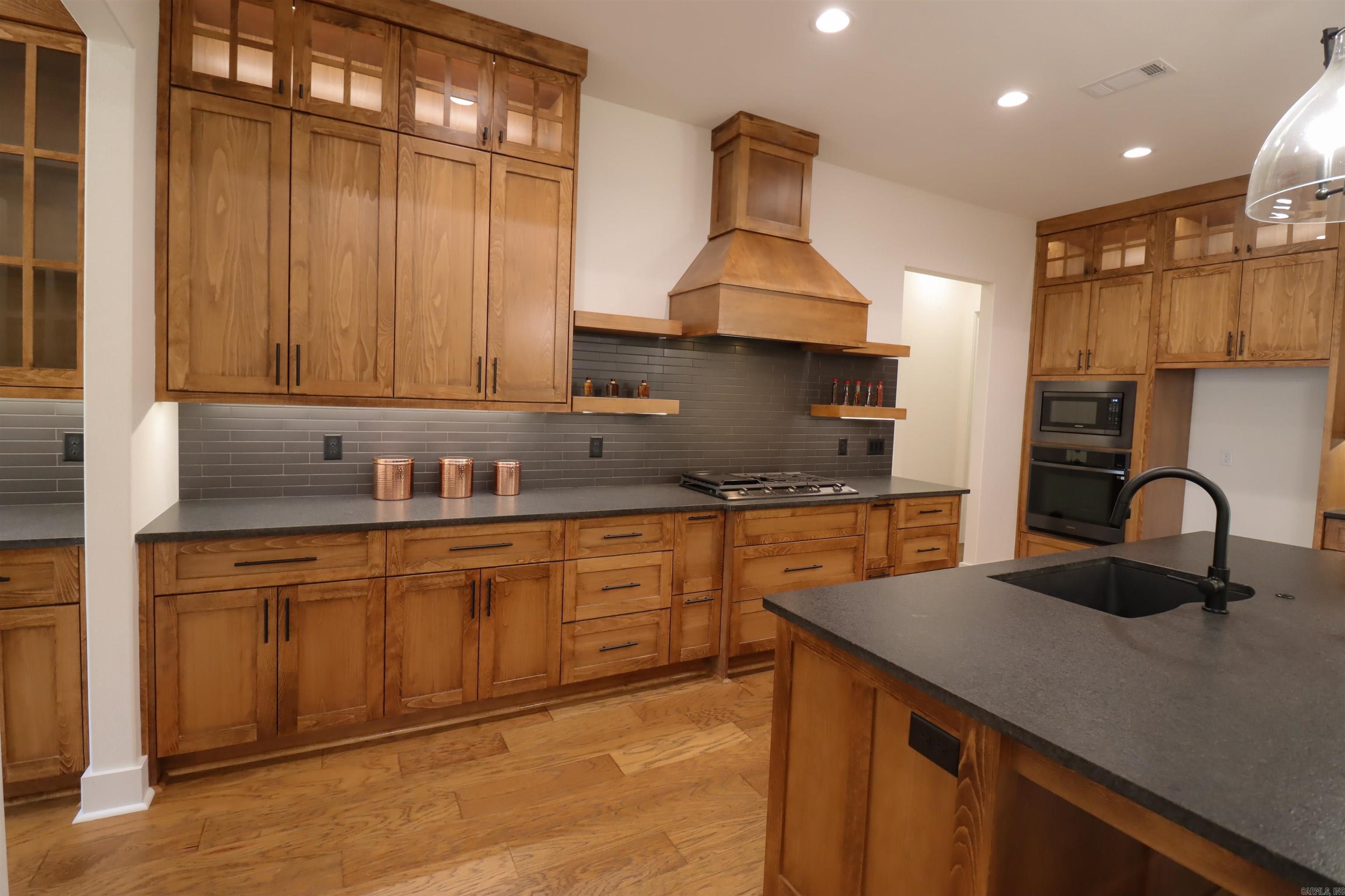 AVILLA MANOR - Residential