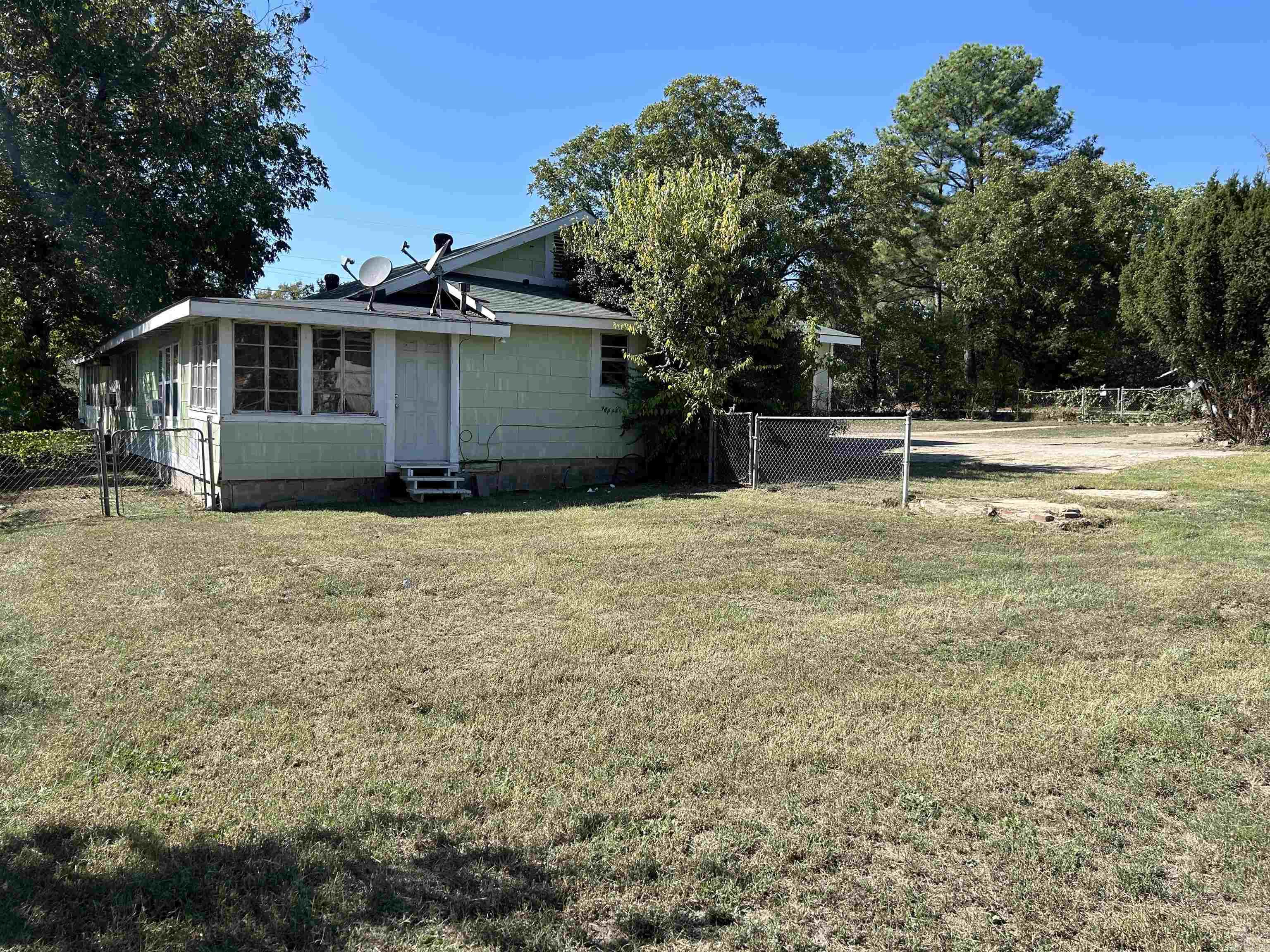8-3S-19W Unplatted Hot S - Residential Income