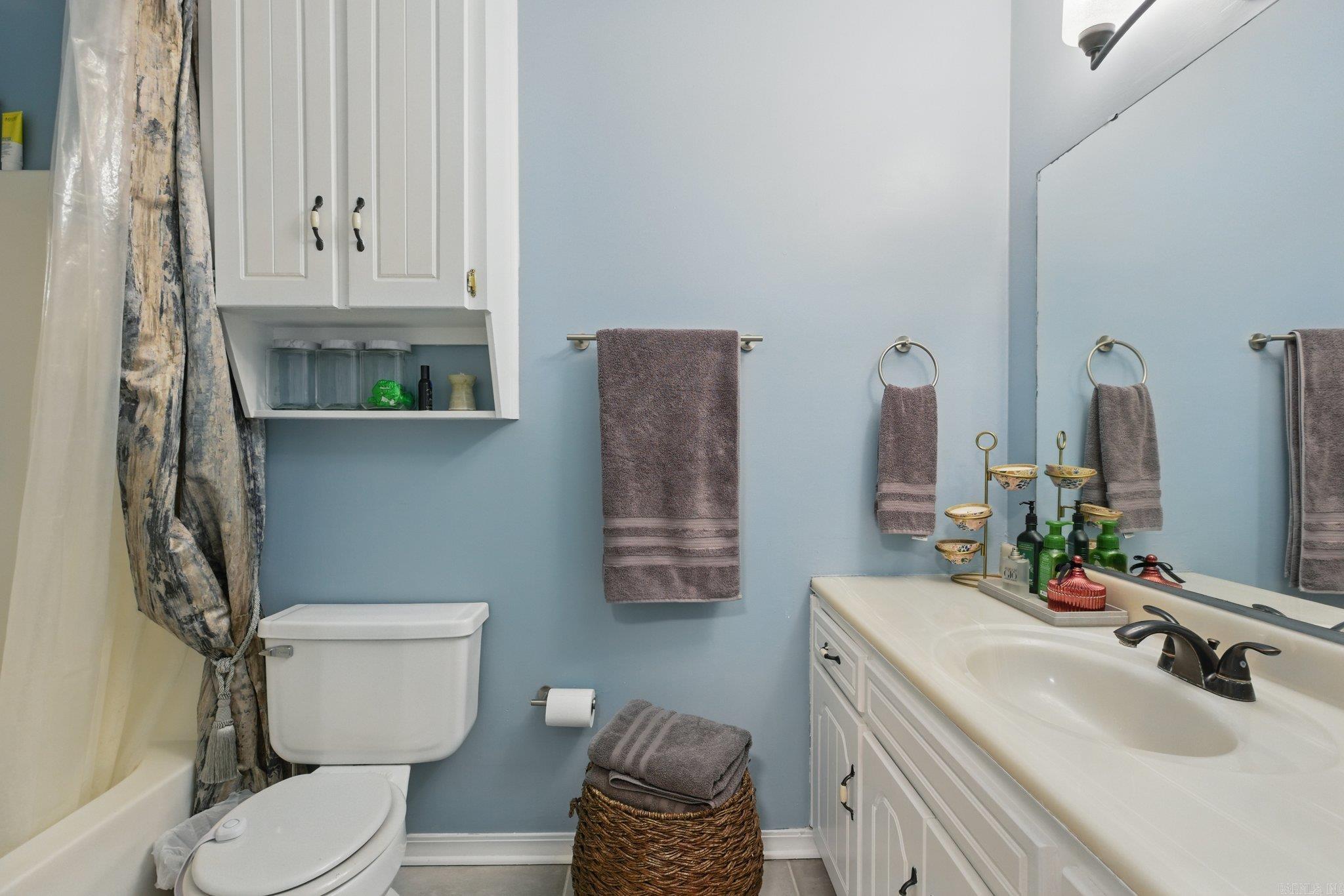 COUNTRY WOOD SUB UNIT - Residential