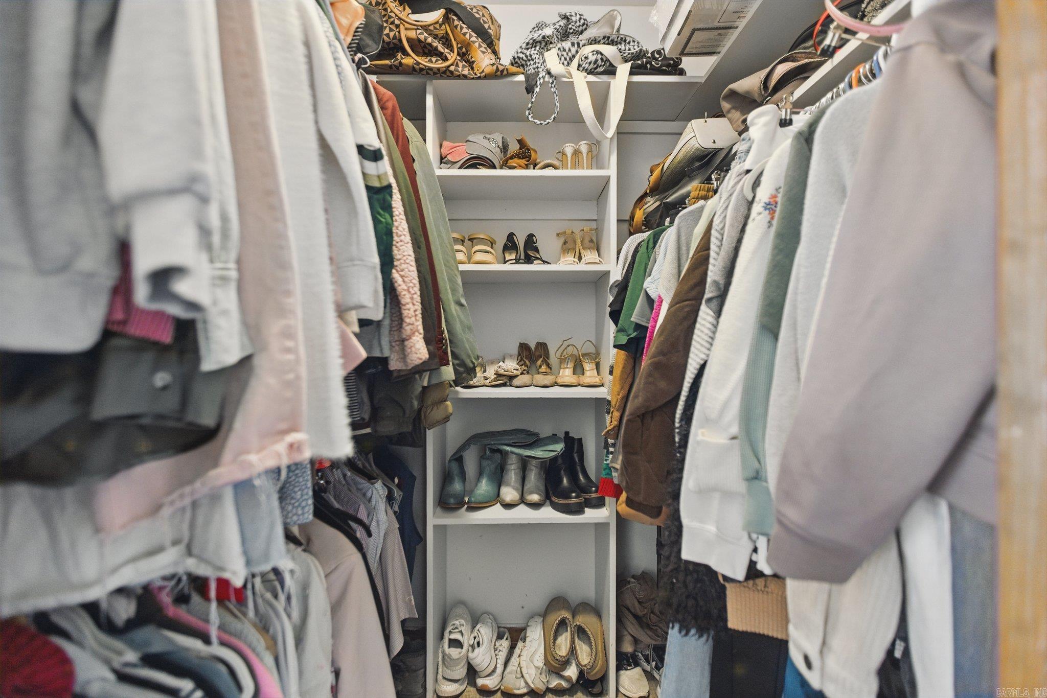 COUNTRY WOOD SUB UNIT - Residential