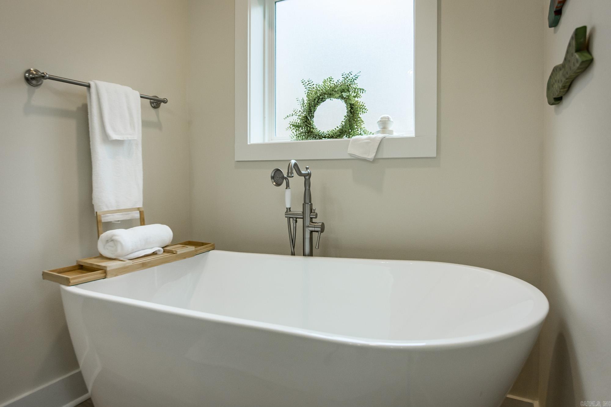 EAST SHORES AT TANNENBAUM - Residential