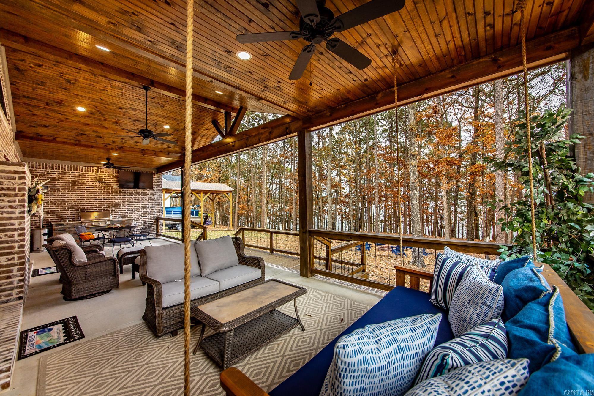 EAST SHORES AT TANNENBAUM - Residential