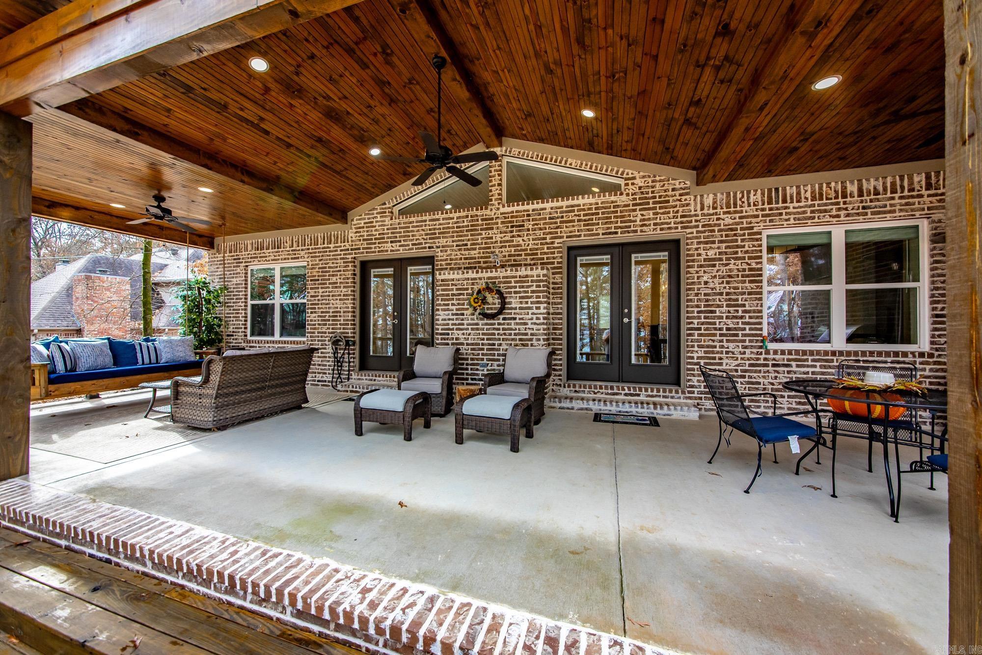 EAST SHORES AT TANNENBAUM - Residential