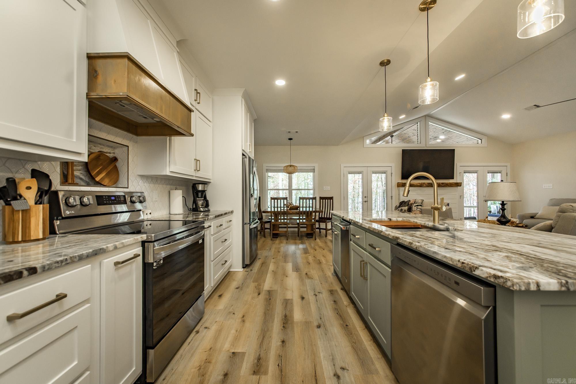 EAST SHORES AT TANNENBAUM - Residential