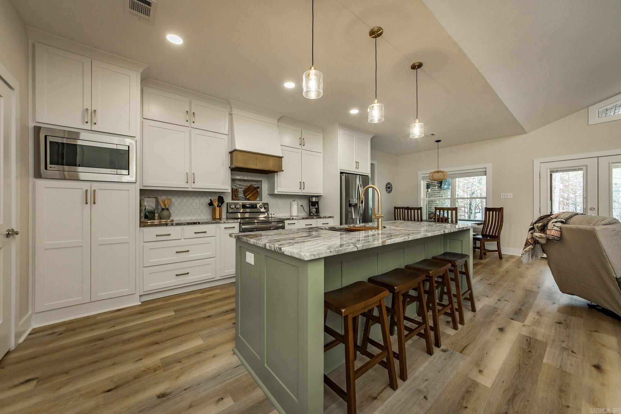 EAST SHORES AT TANNENBAUM - Residential