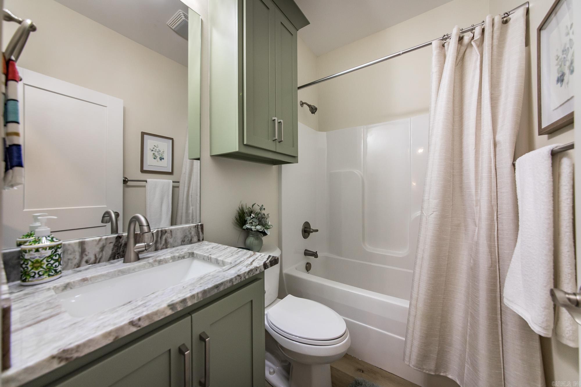 EAST SHORES AT TANNENBAUM - Residential