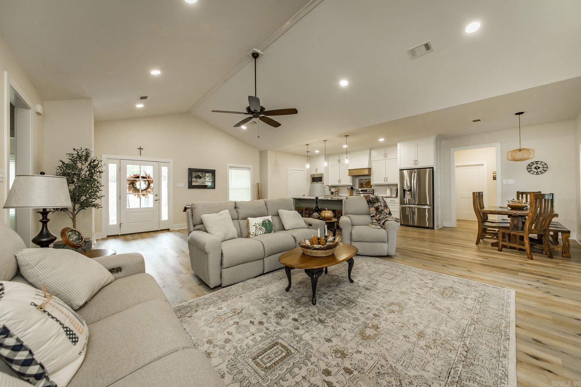 EAST SHORES AT TANNENBAUM - Residential