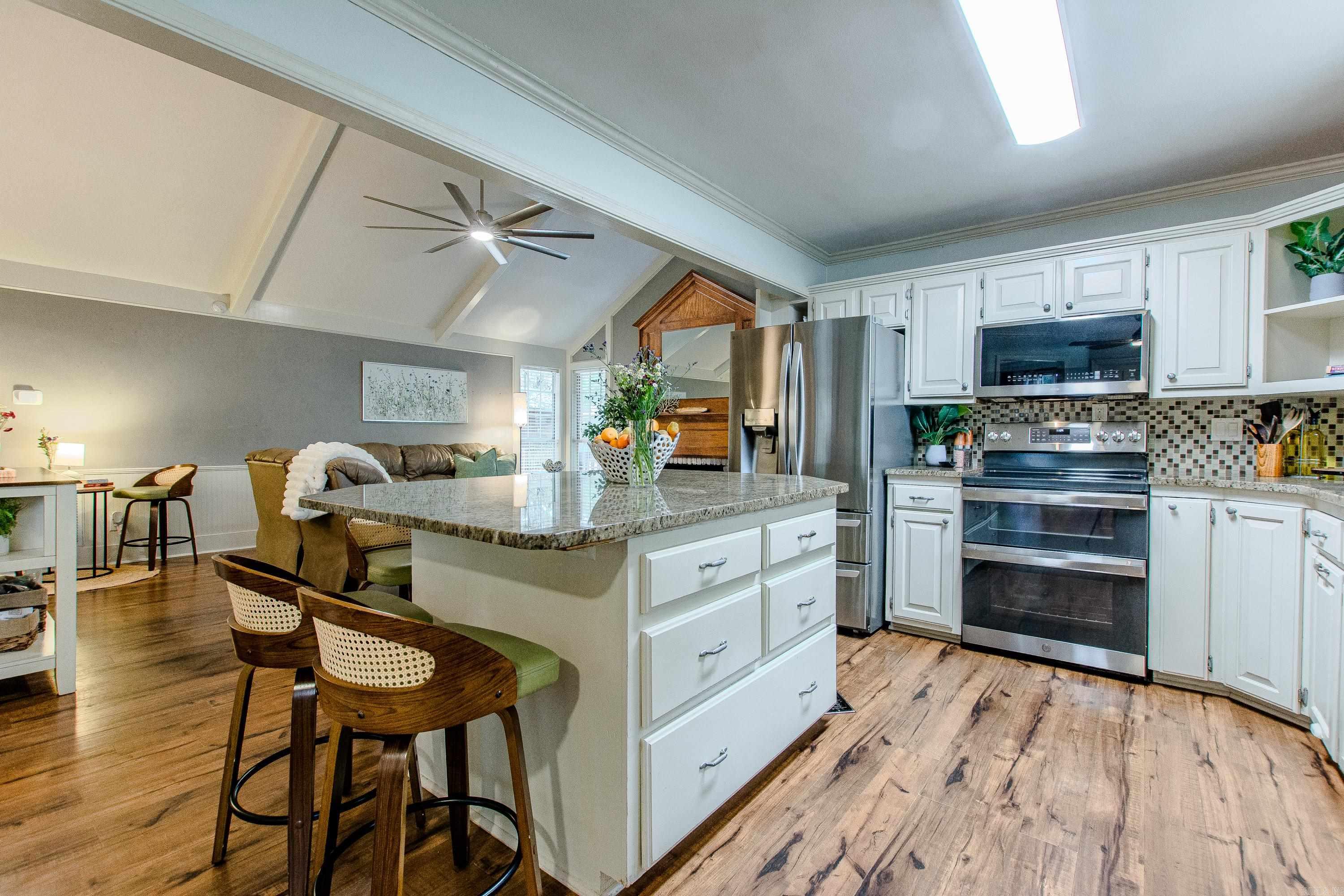 KIMBERLY MANOR ADDN - Residential