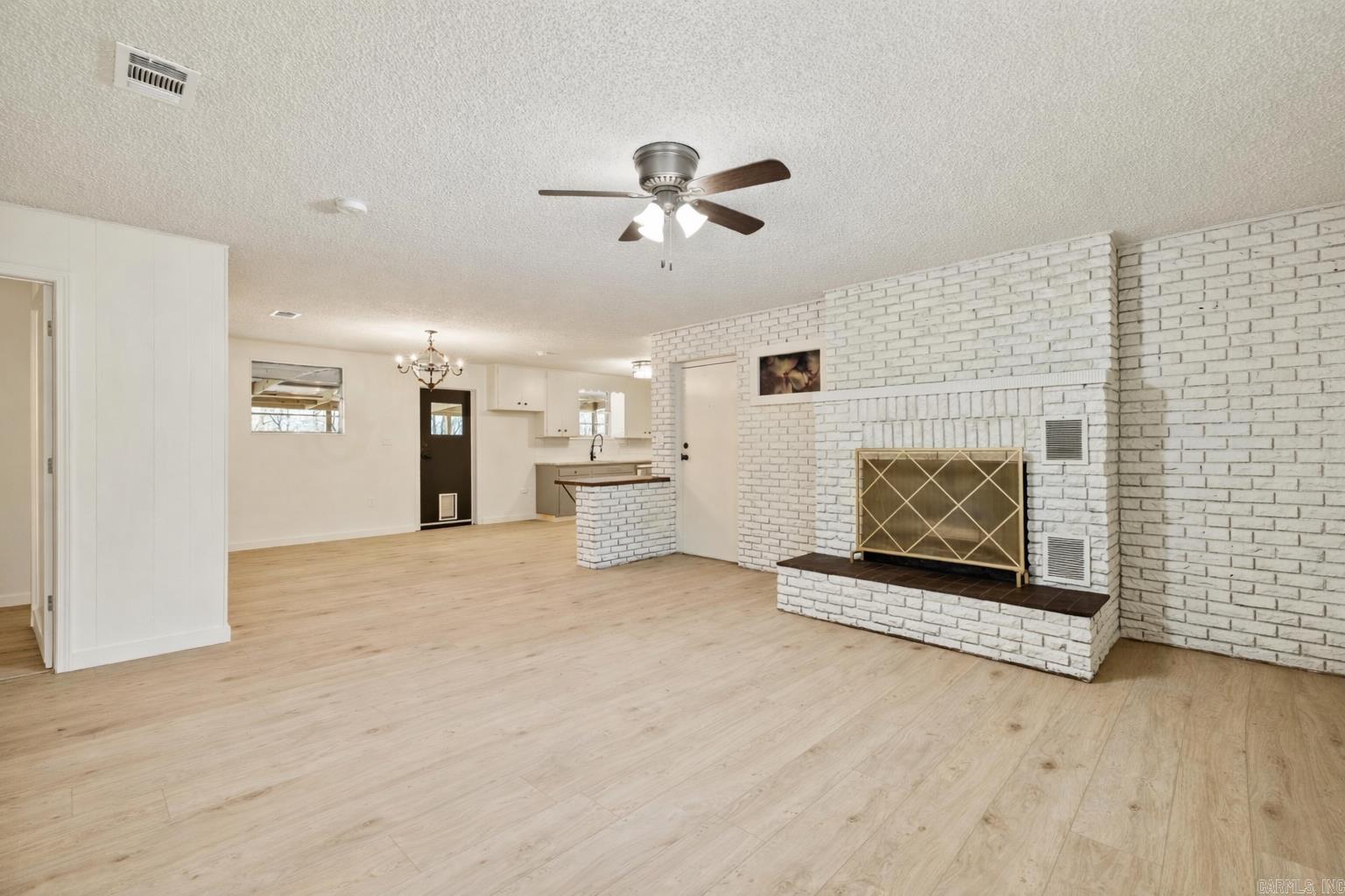 ALMQUIST - Residential