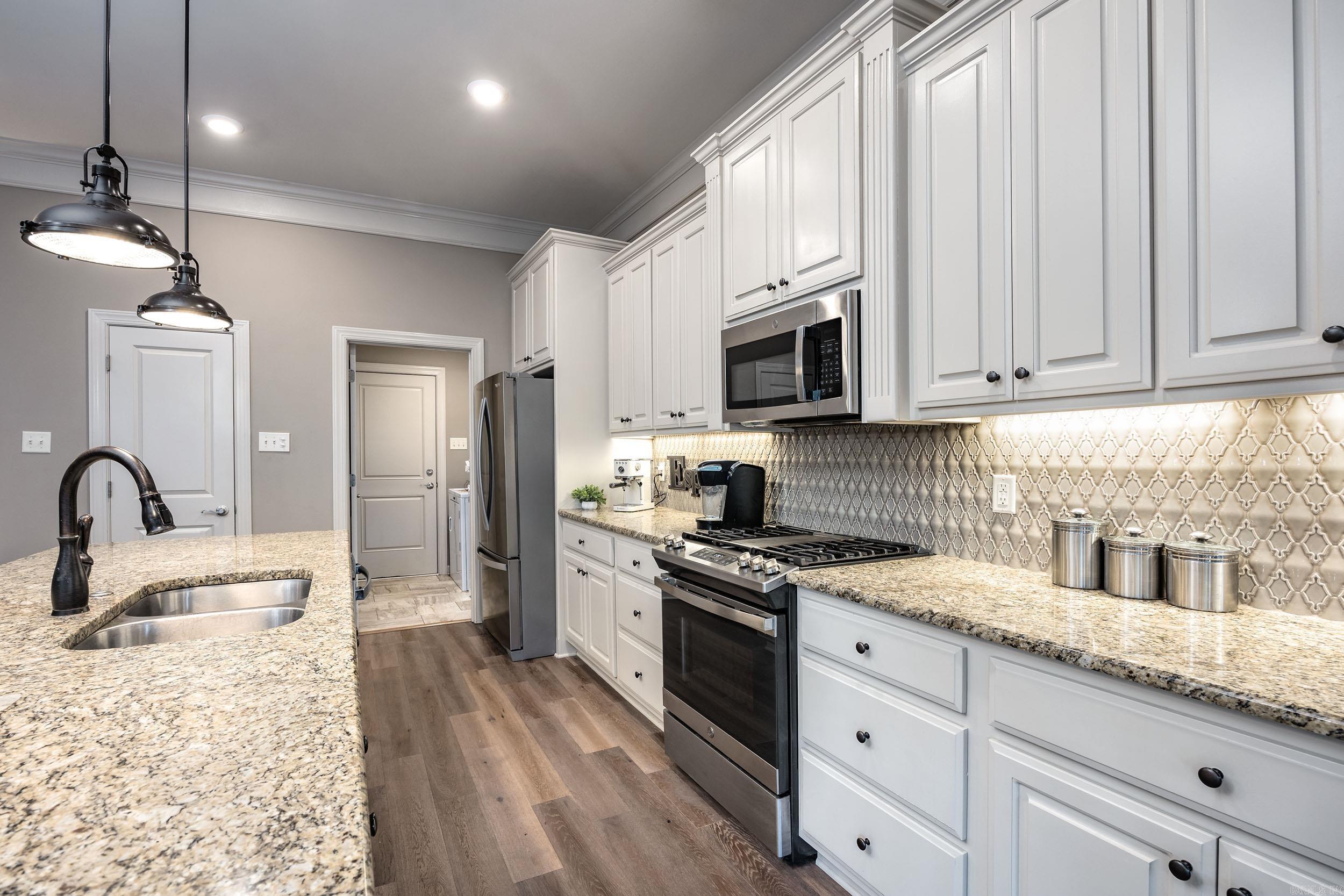 Majesti Pointe - Residential