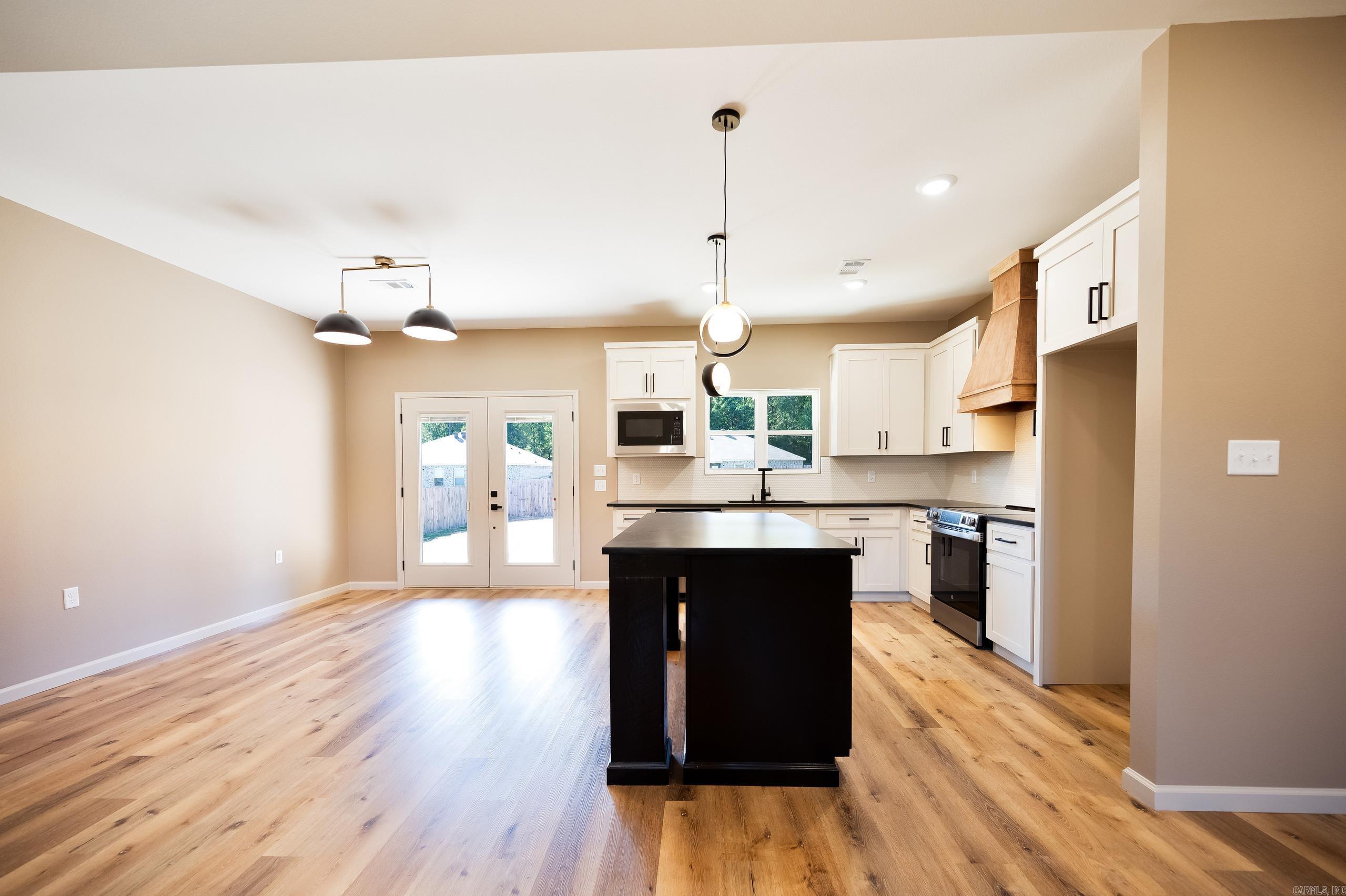 CEDAR CREEK - Residential