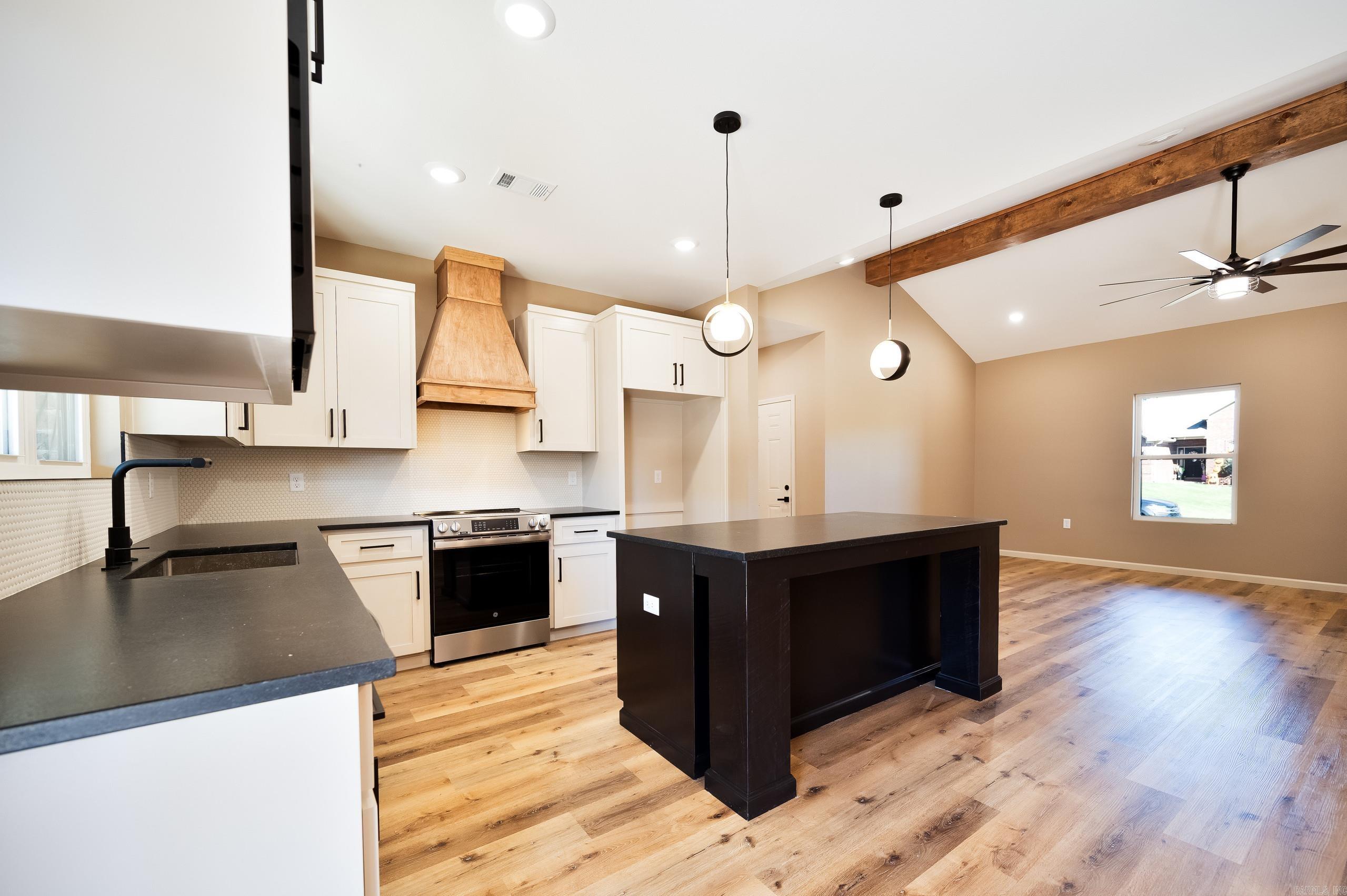 CEDAR CREEK - Residential