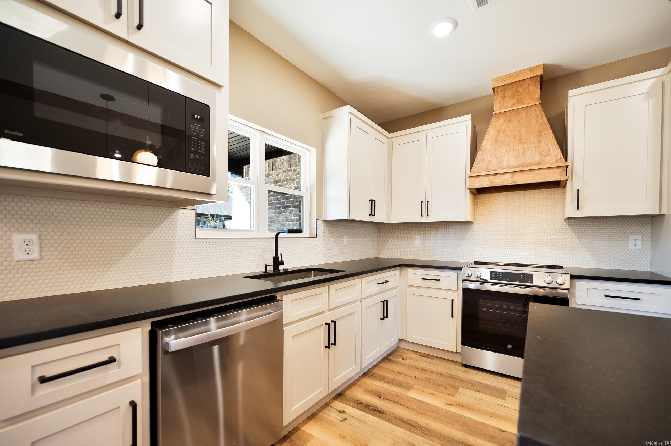 CEDAR CREEK - Residential