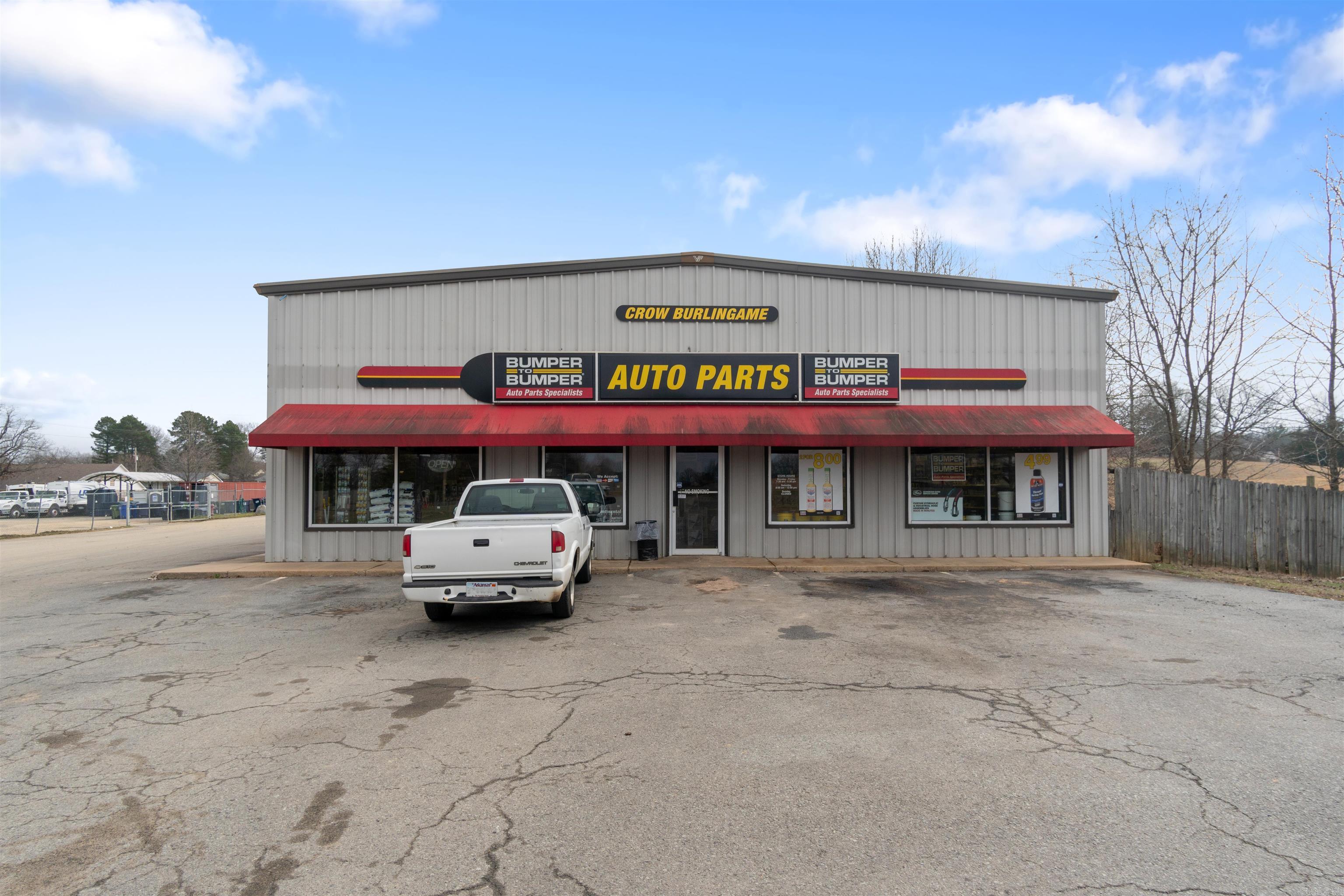 Main image without alt text