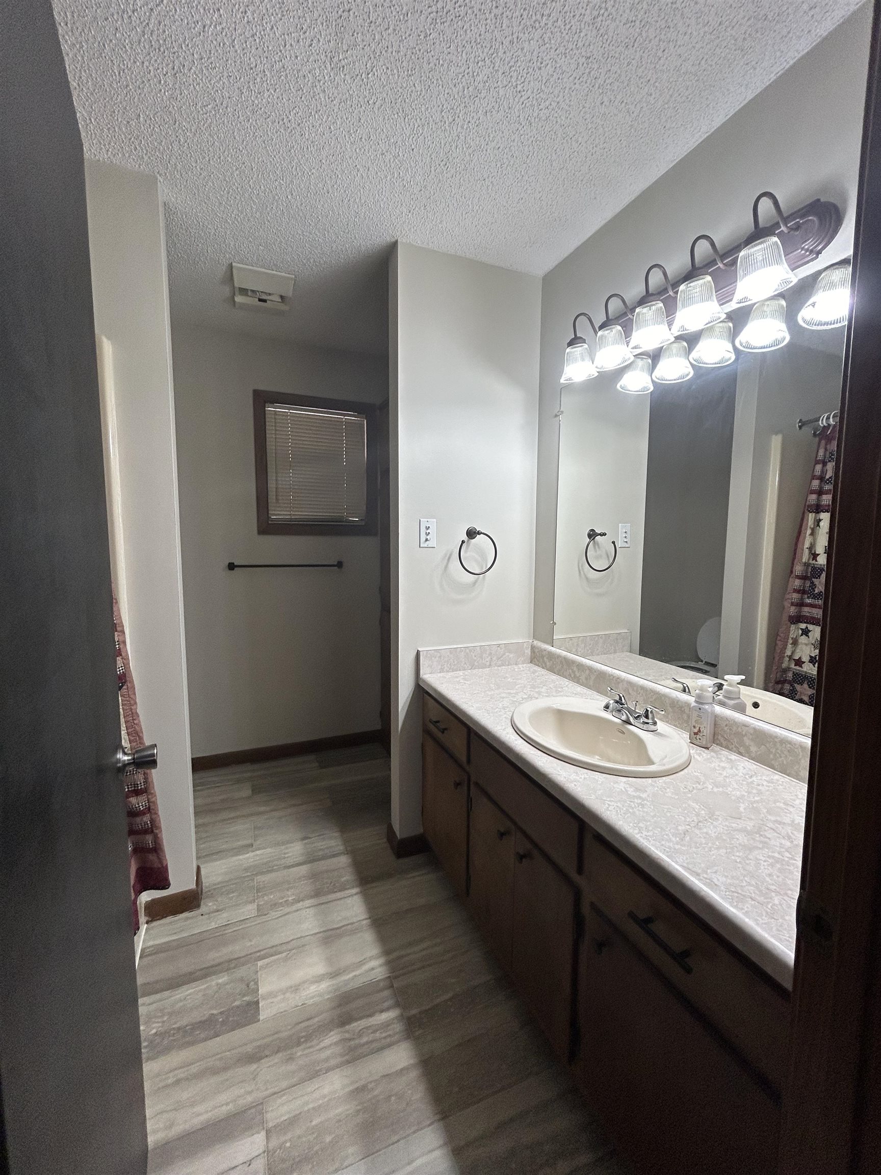 Crow 2nd - Residential Lease