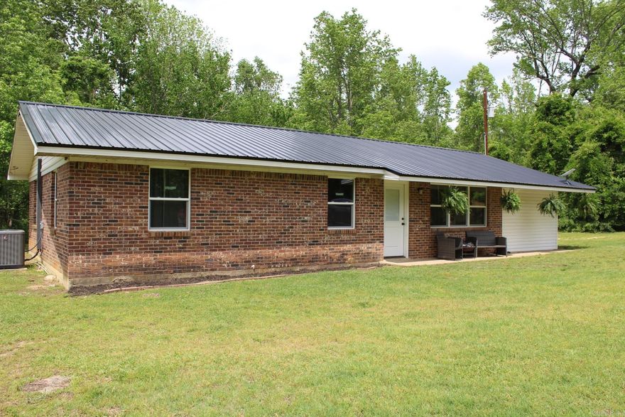 3 Bedroom, 1 Bath with approx. 1466 Sq. Ft. of living on 1 acre.  Central A/c & Heat.  Metal Roofing.