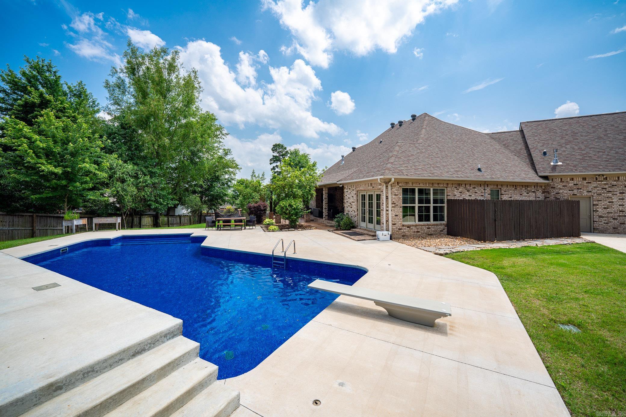 WEATHERSTONE - Residential