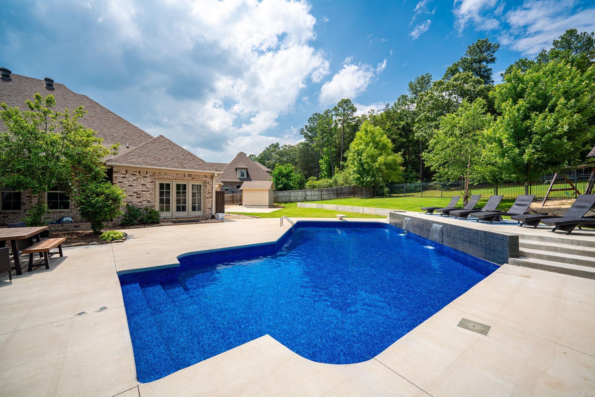 WEATHERSTONE - Residential