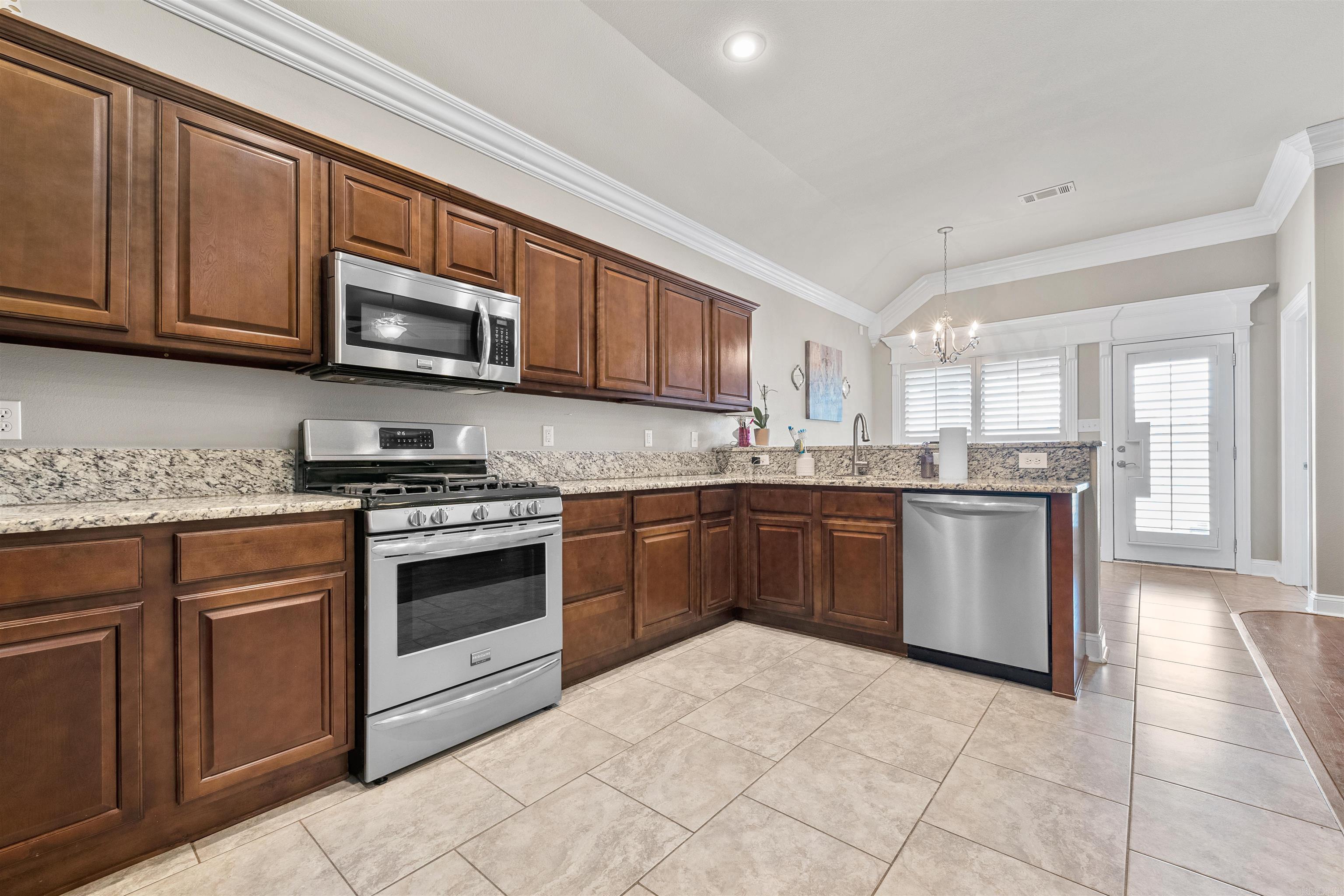 COUNTRY CLUB OF ARK THE - Residential