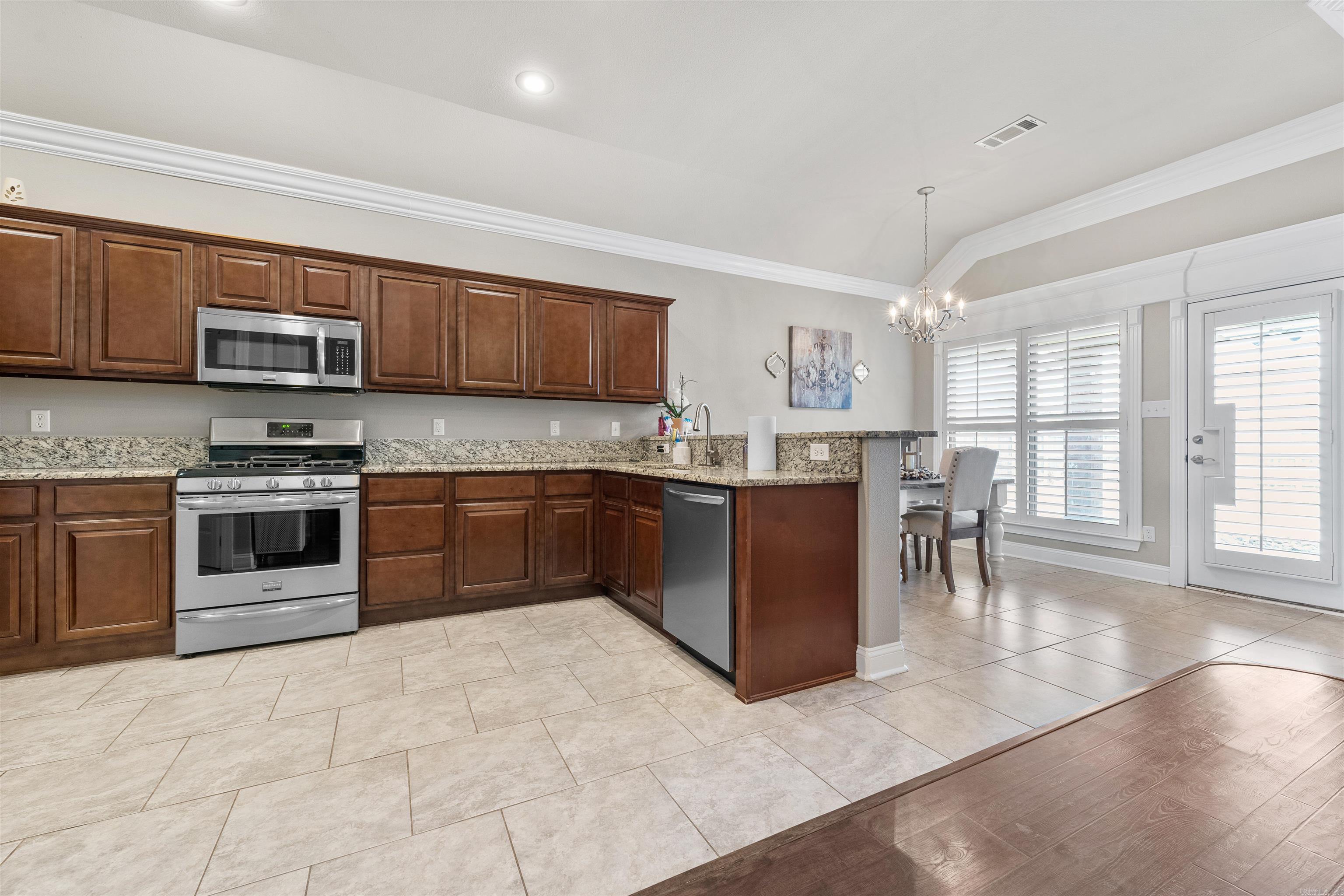 COUNTRY CLUB OF ARK THE - Residential