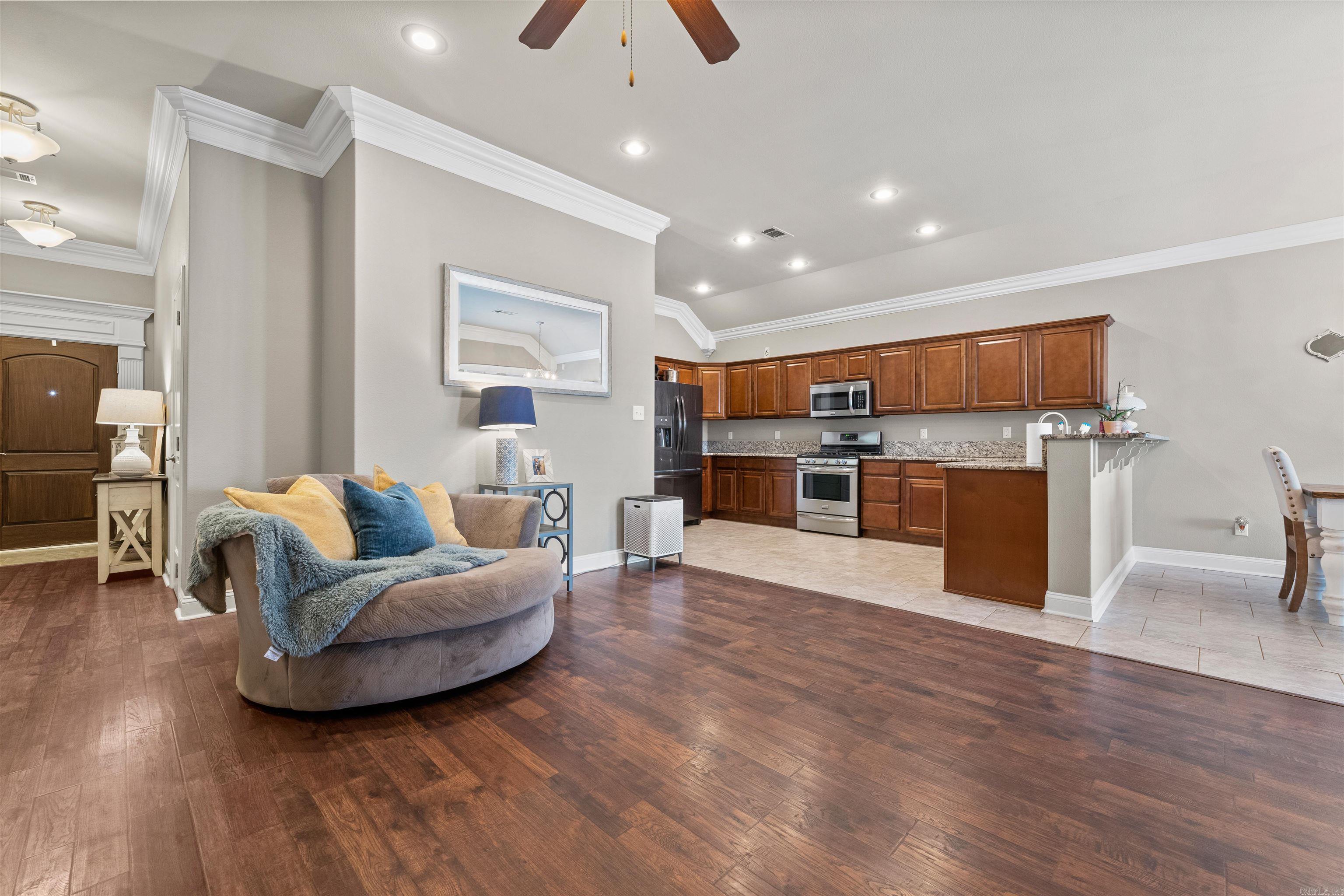 COUNTRY CLUB OF ARK THE - Residential