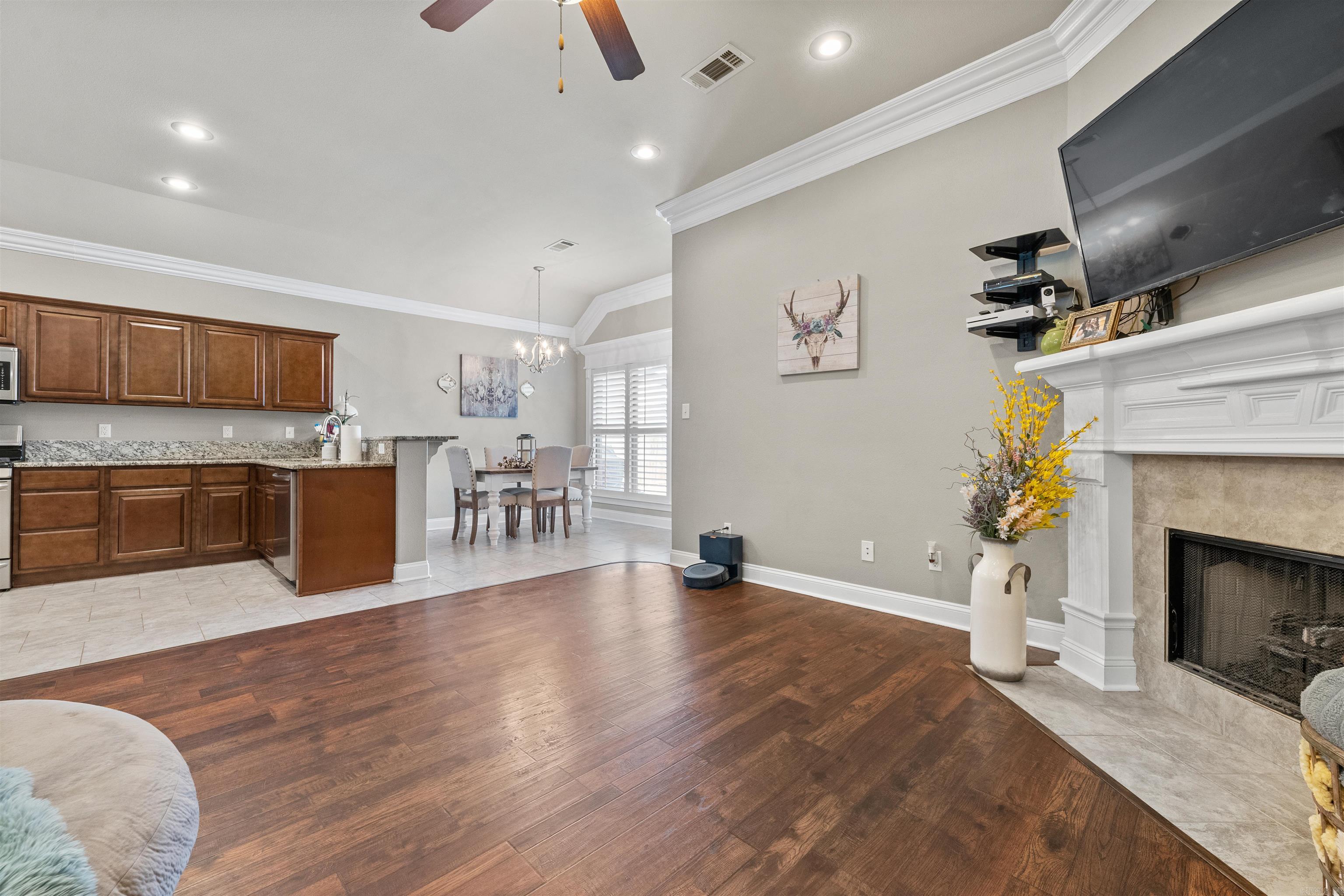 COUNTRY CLUB OF ARK THE - Residential