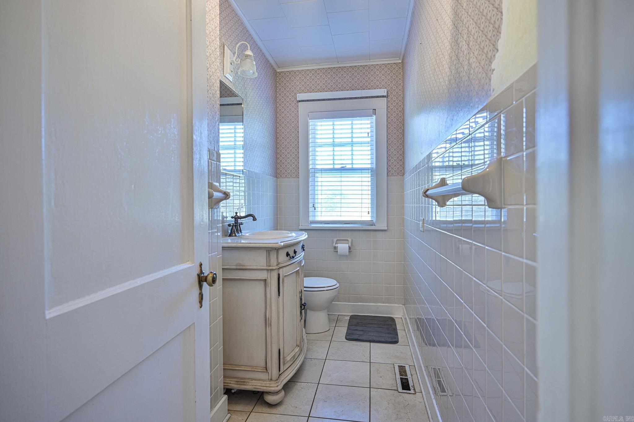 Halls Second - Residential