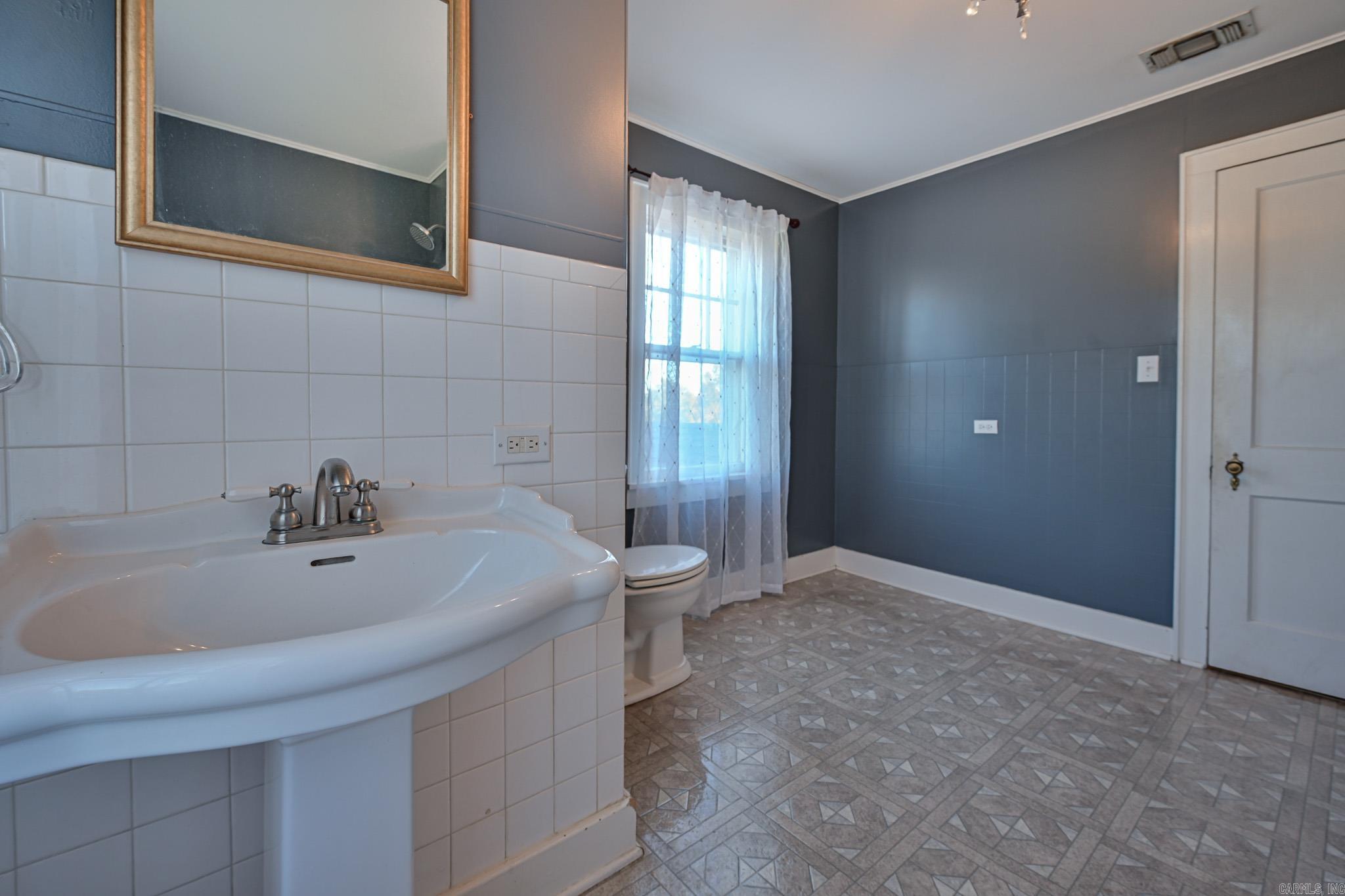 Halls Second - Residential