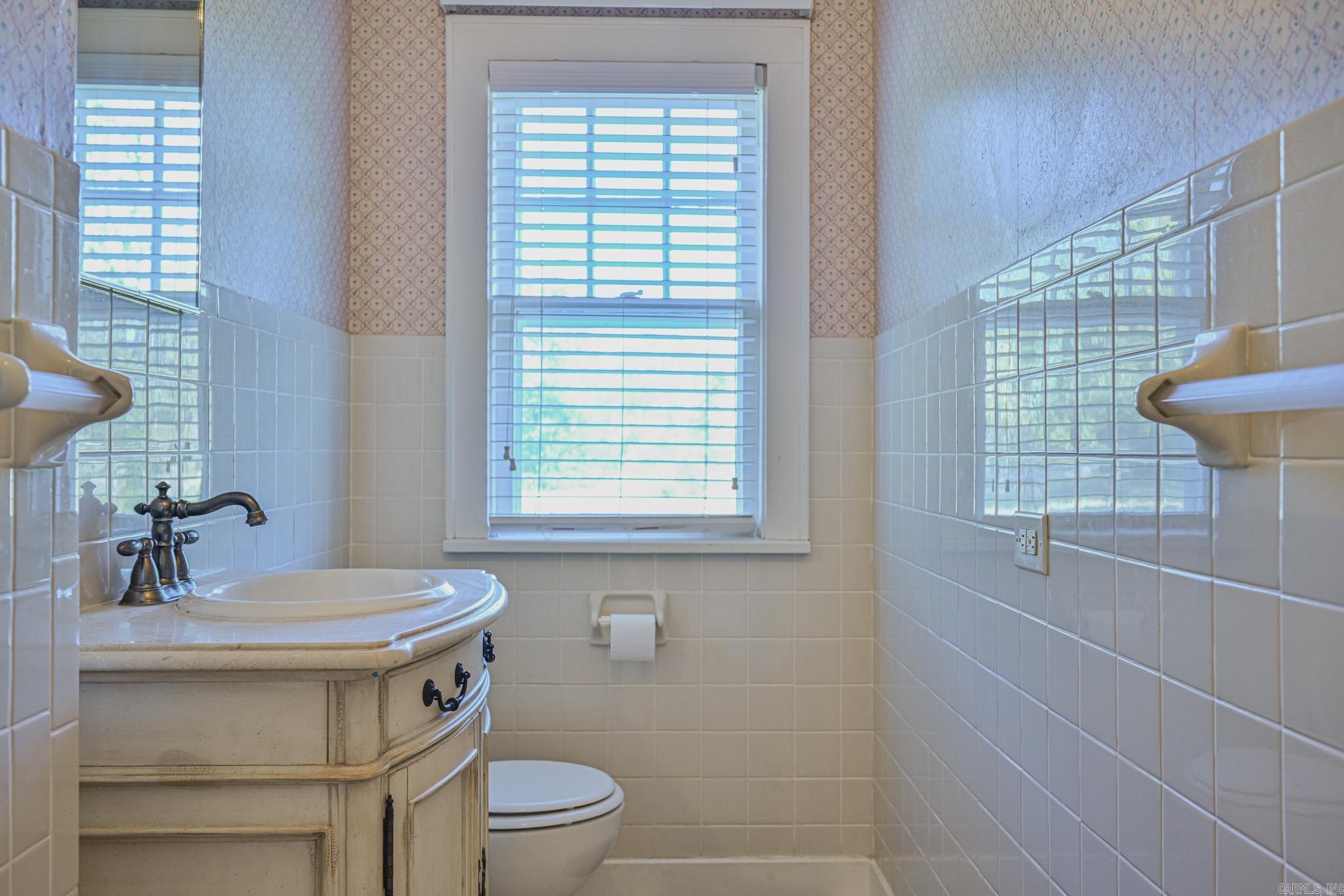 Halls Second - Residential