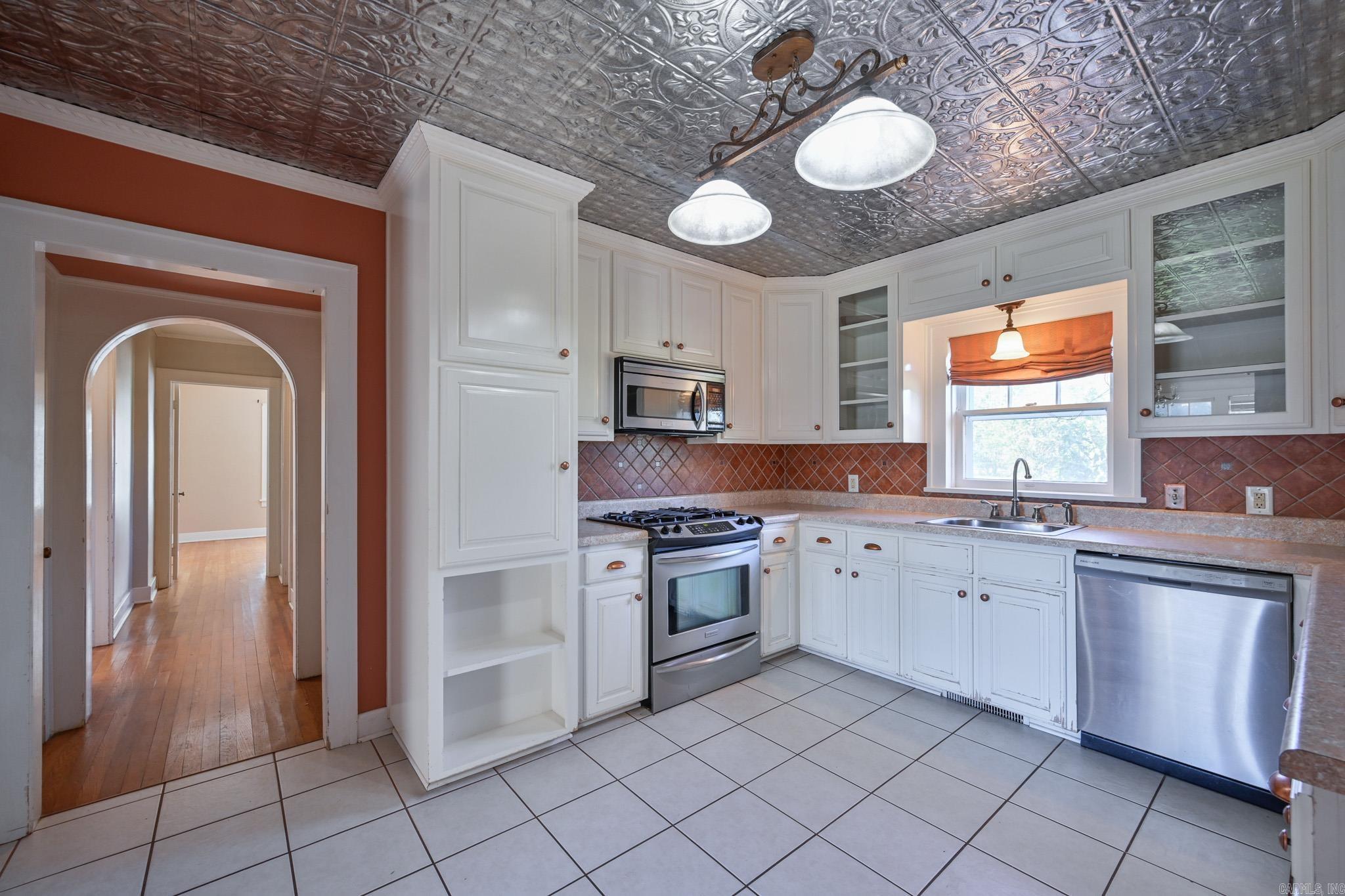 Halls Second - Residential