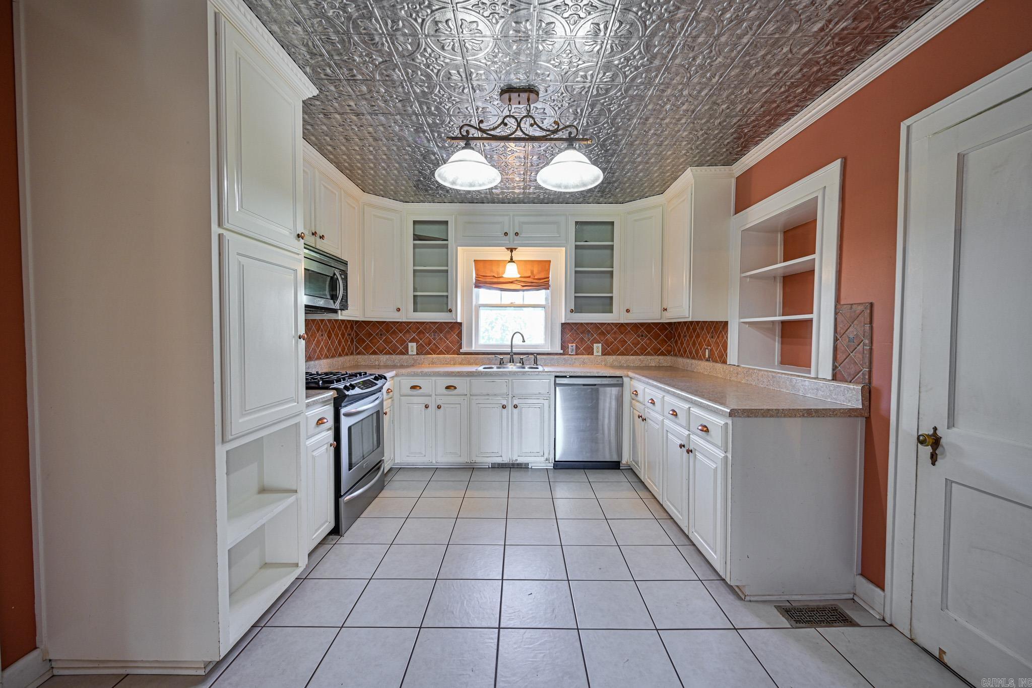 Halls Second - Residential