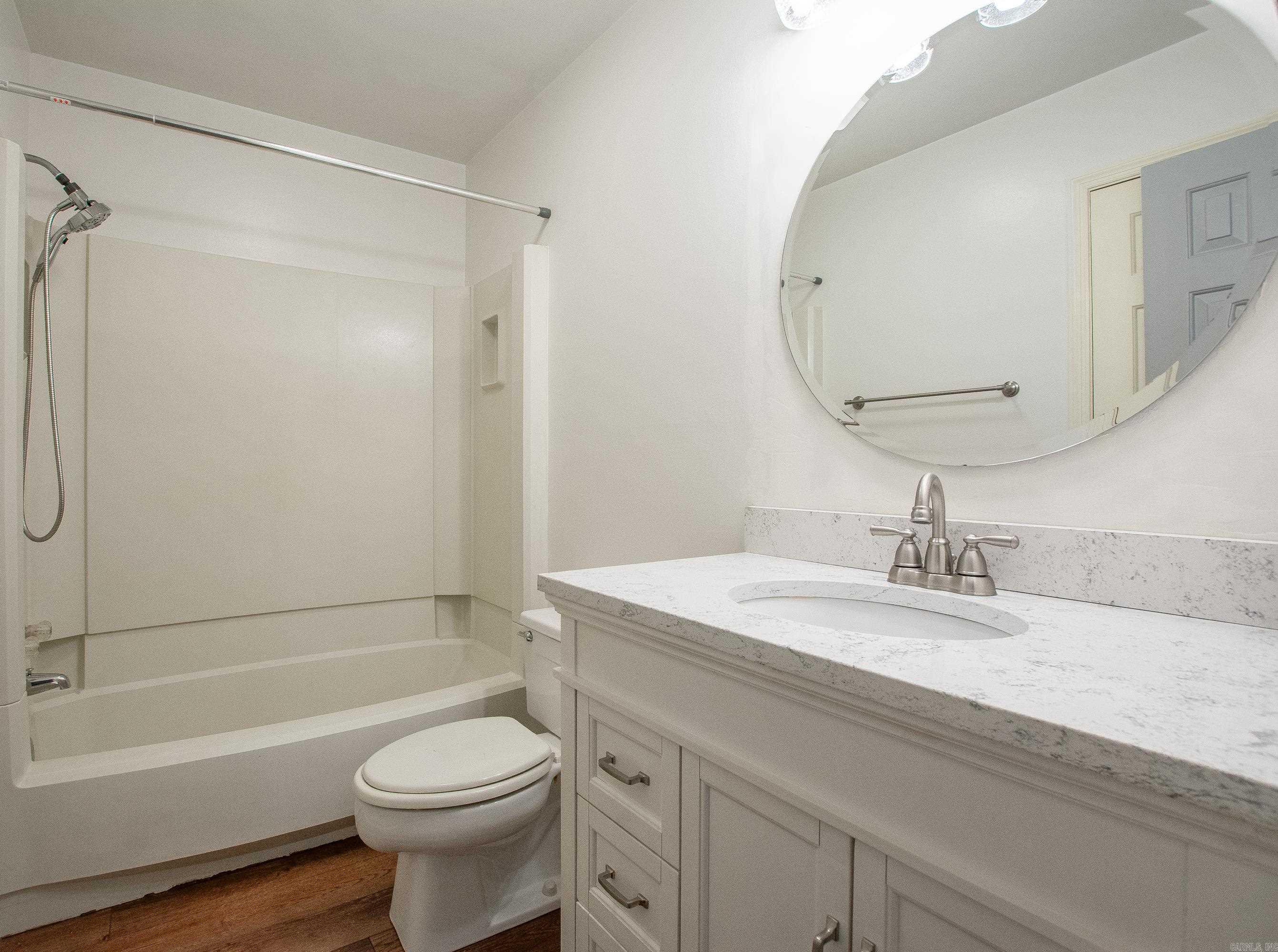 KINGSBRIDGE TWNHSE - Residential