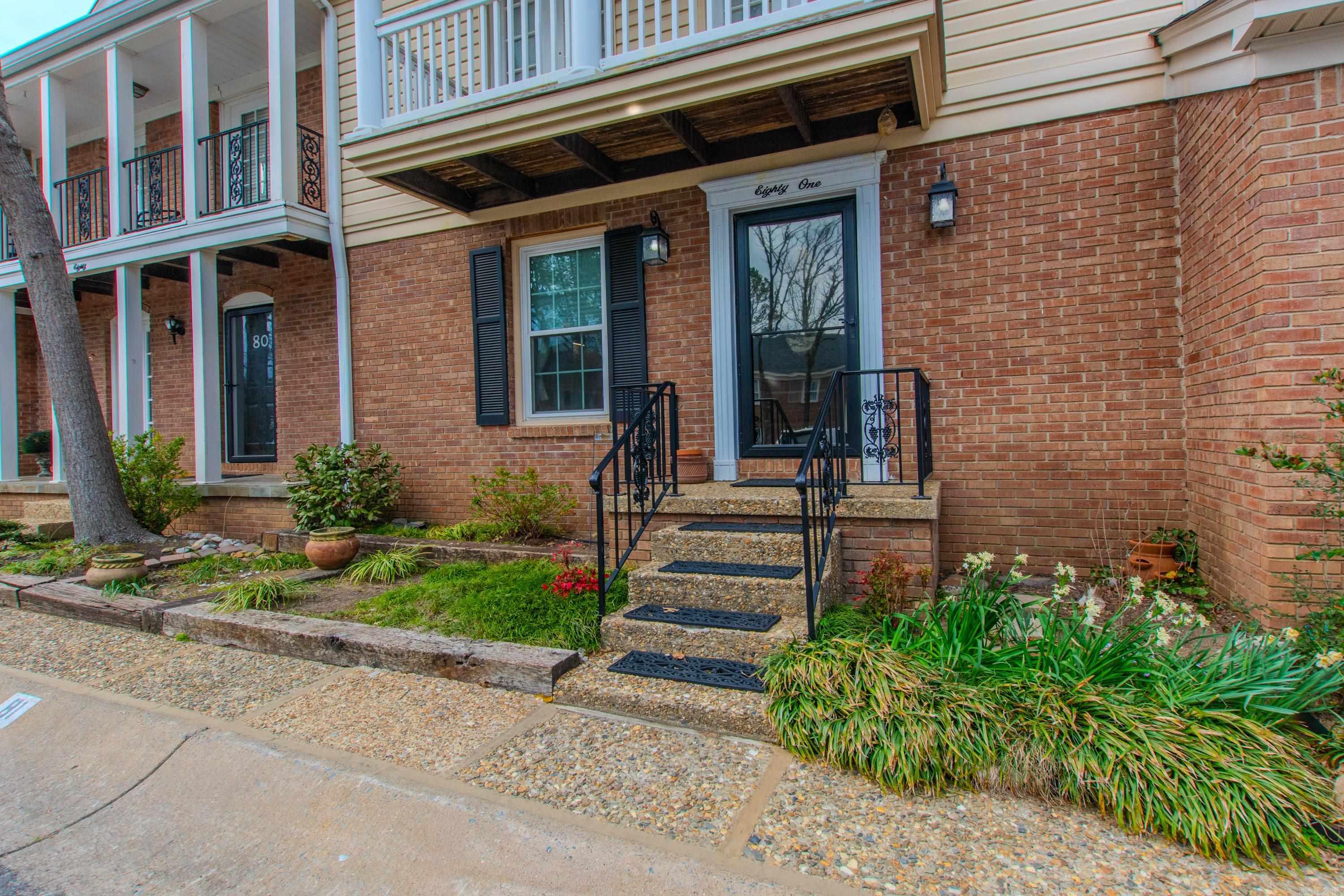 KINGSBRIDGE TWNHSE - Residential