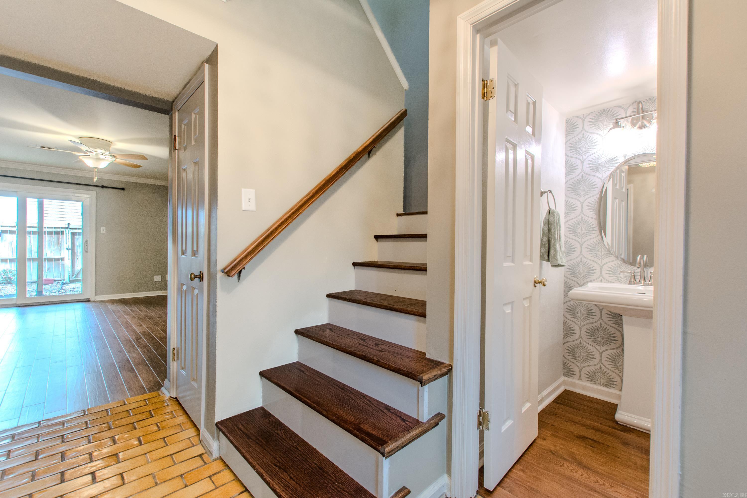 KINGSBRIDGE TWNHSE - Residential