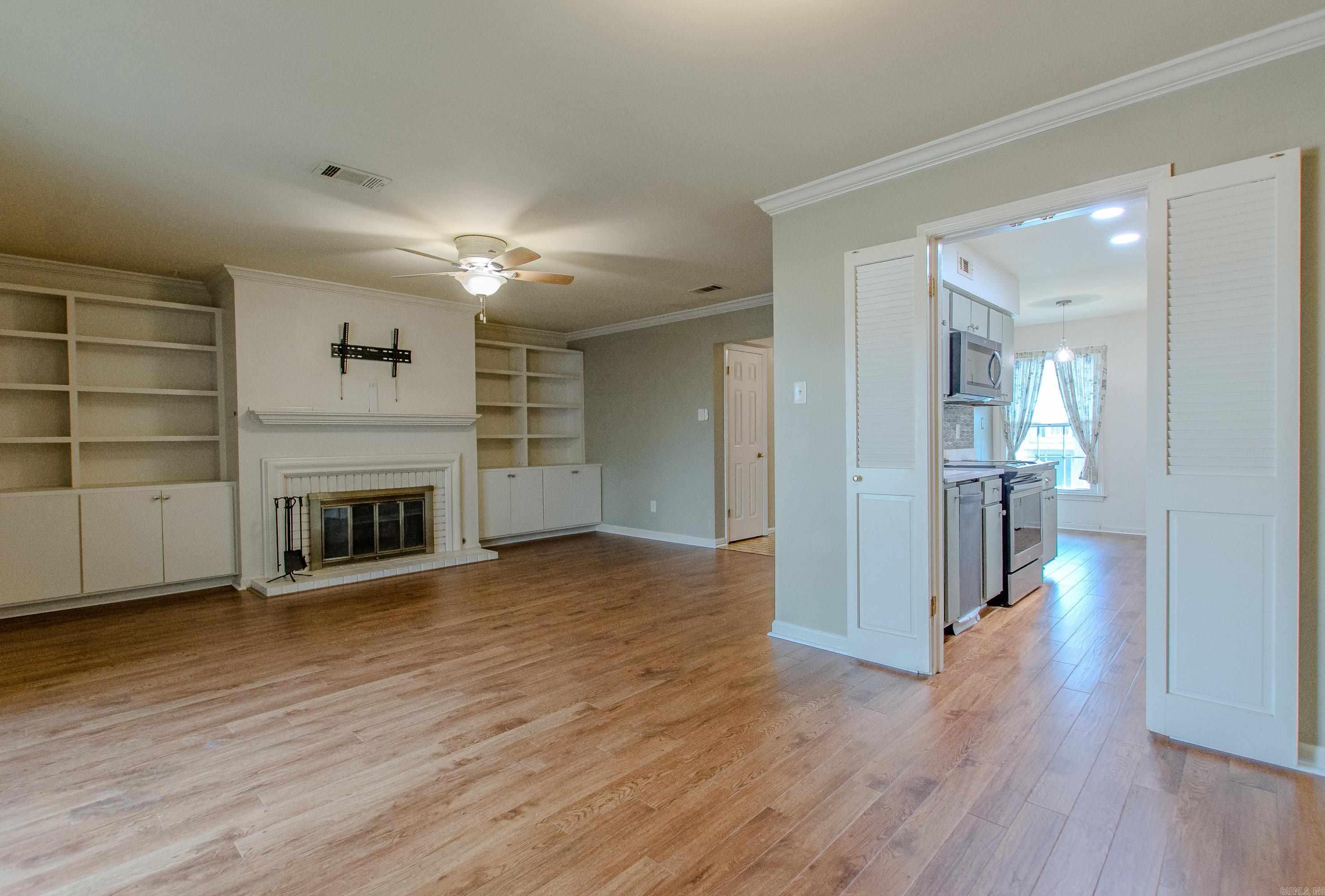 KINGSBRIDGE TWNHSE - Residential